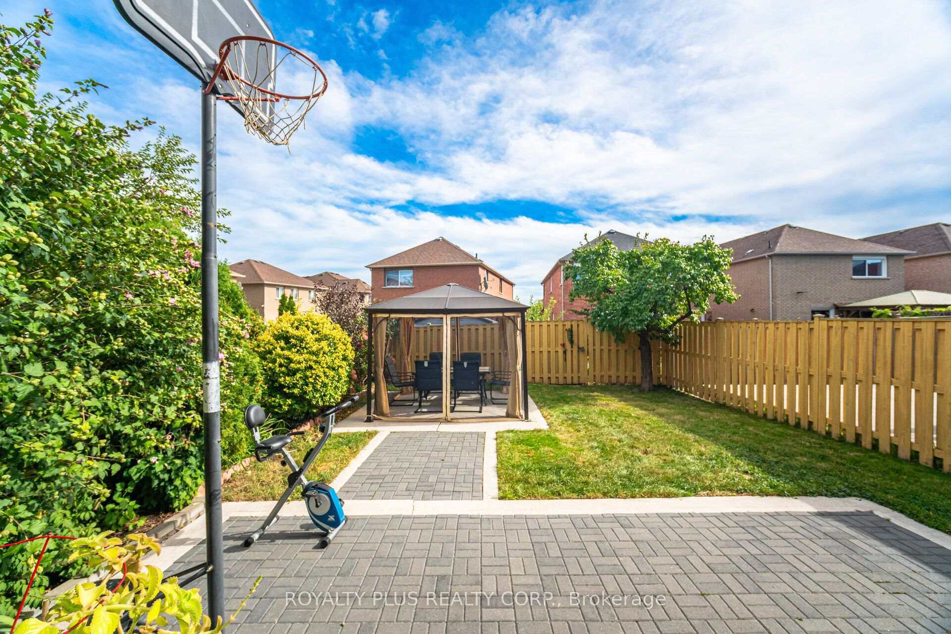 Photo 38 of 77 Arthurs Crescent, Brampton, Fletcher's West — HOMEH