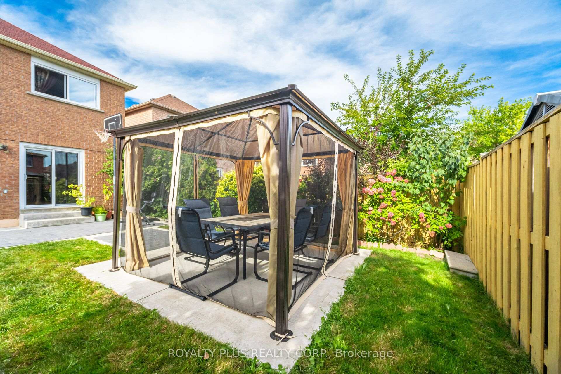 Photo 44 of 77 Arthurs Crescent, Brampton, Fletcher's West — HOMEH