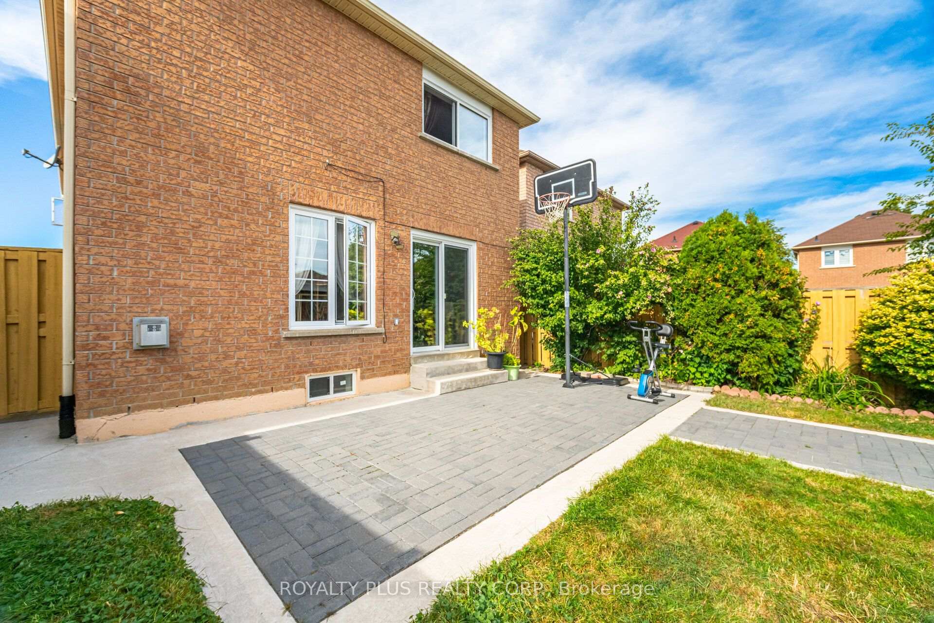 Photo 45 of 77 Arthurs Crescent, Brampton, Fletcher's West — HOMEH