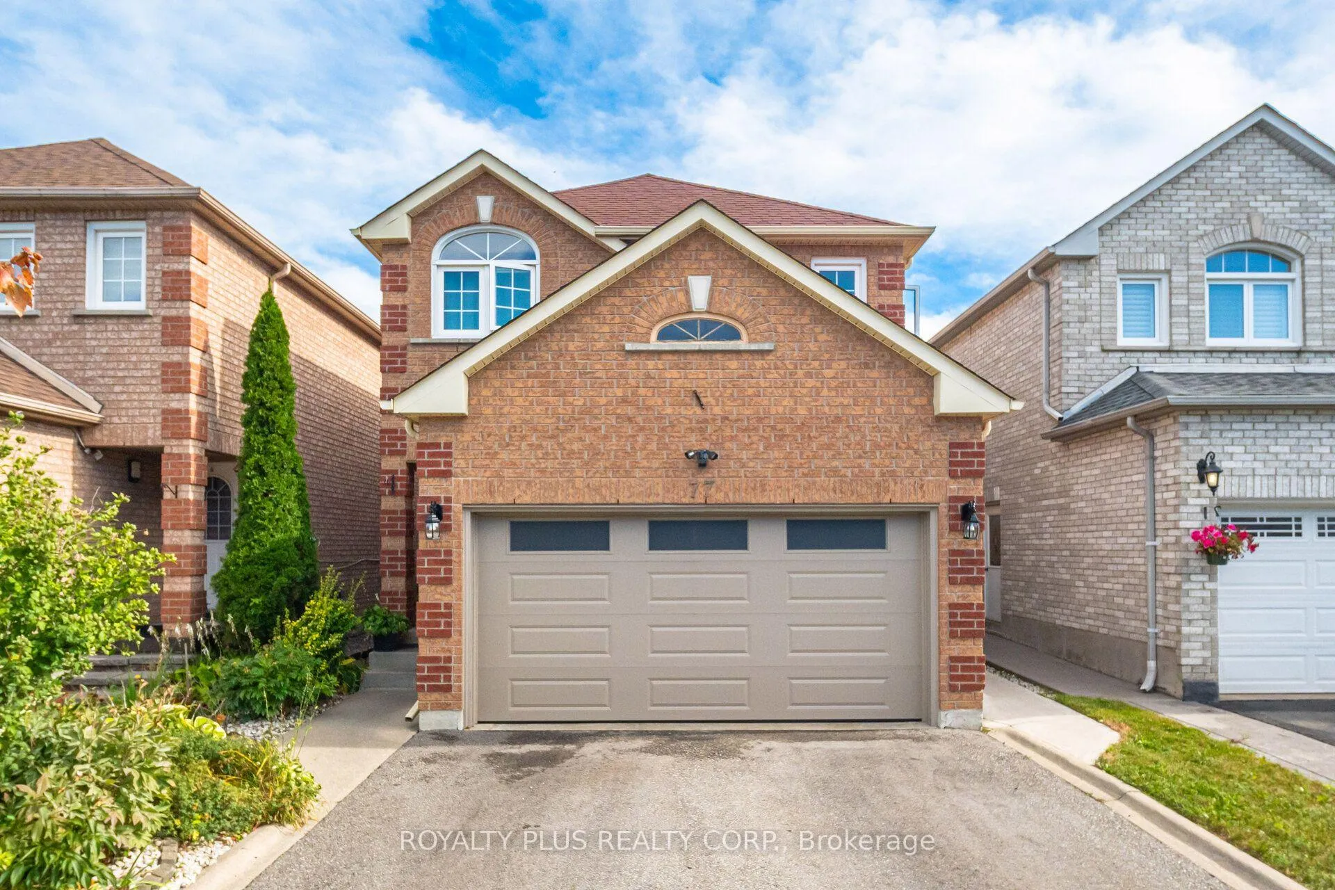 Photo 2 of 77 Arthurs Crescent, Brampton, Fletcher's West — HOMEH