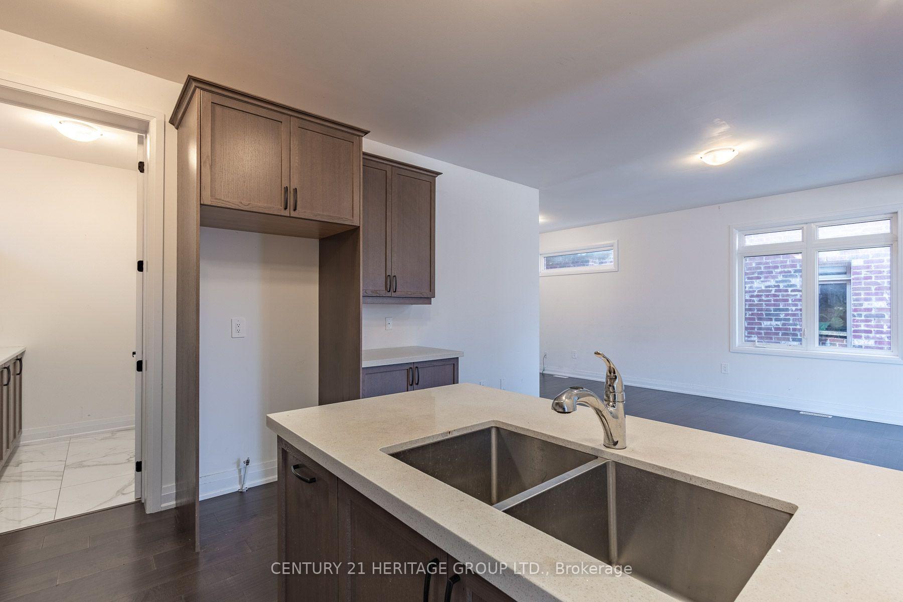 Photo 15 of 172 Franklin Trail, Barrie, Rural Barrie Southwest — HOMEH