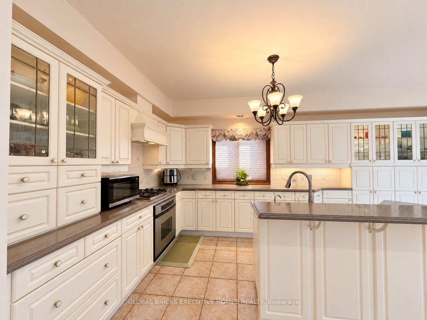 Photo 10 of 375 Princess Avenue, North York, Willowdale East — HOMEH