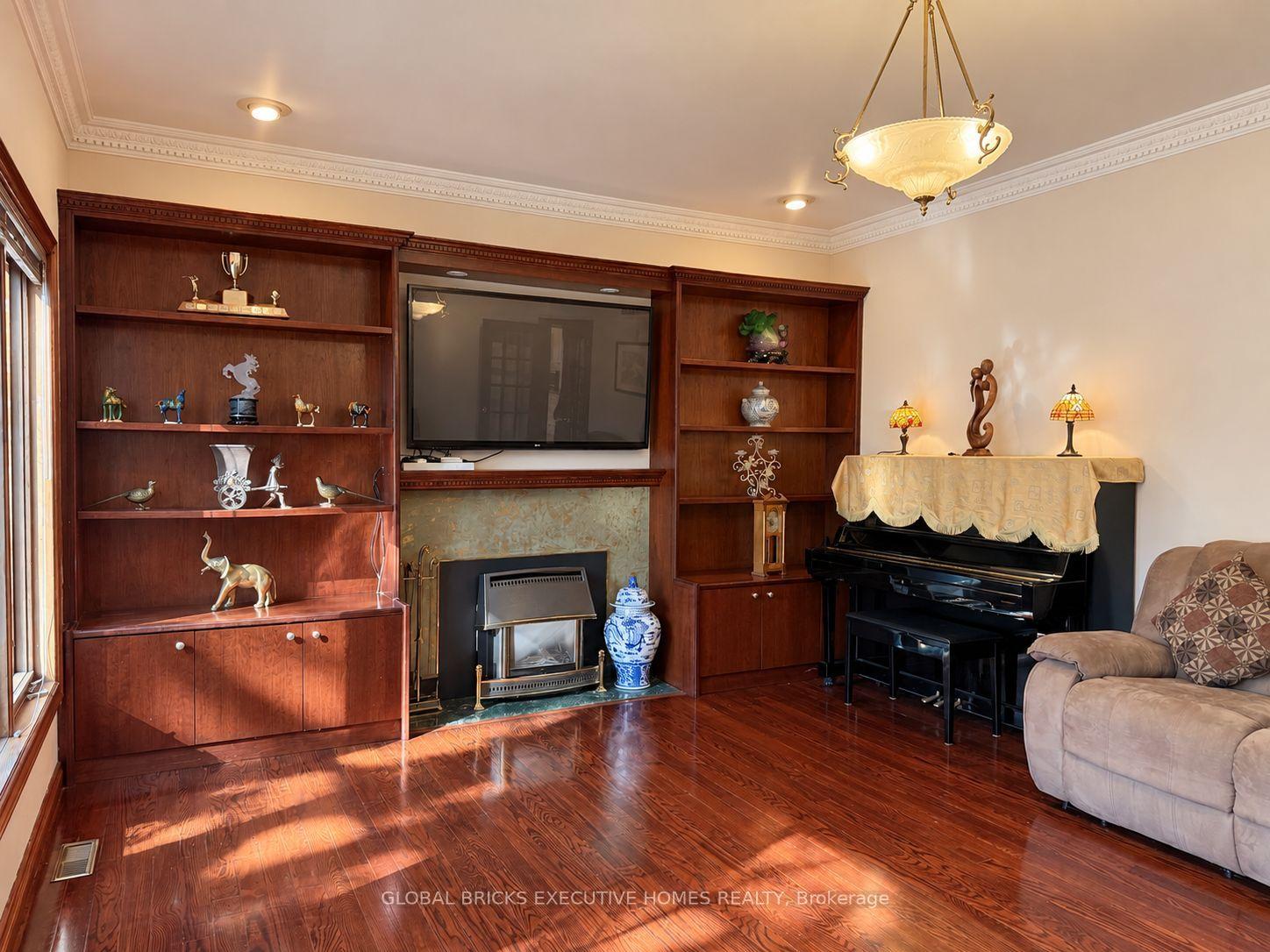 Photo 12 of 375 Princess Avenue, North York, Willowdale East — HOMEH