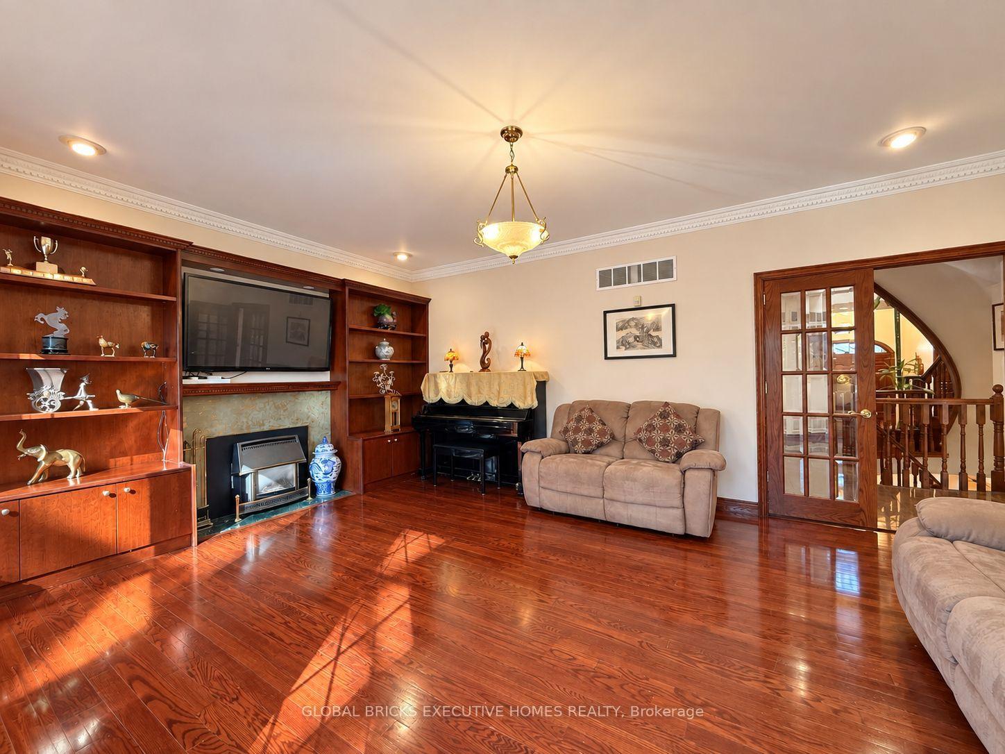 Photo 13 of 375 Princess Avenue, North York, Willowdale East — HOMEH