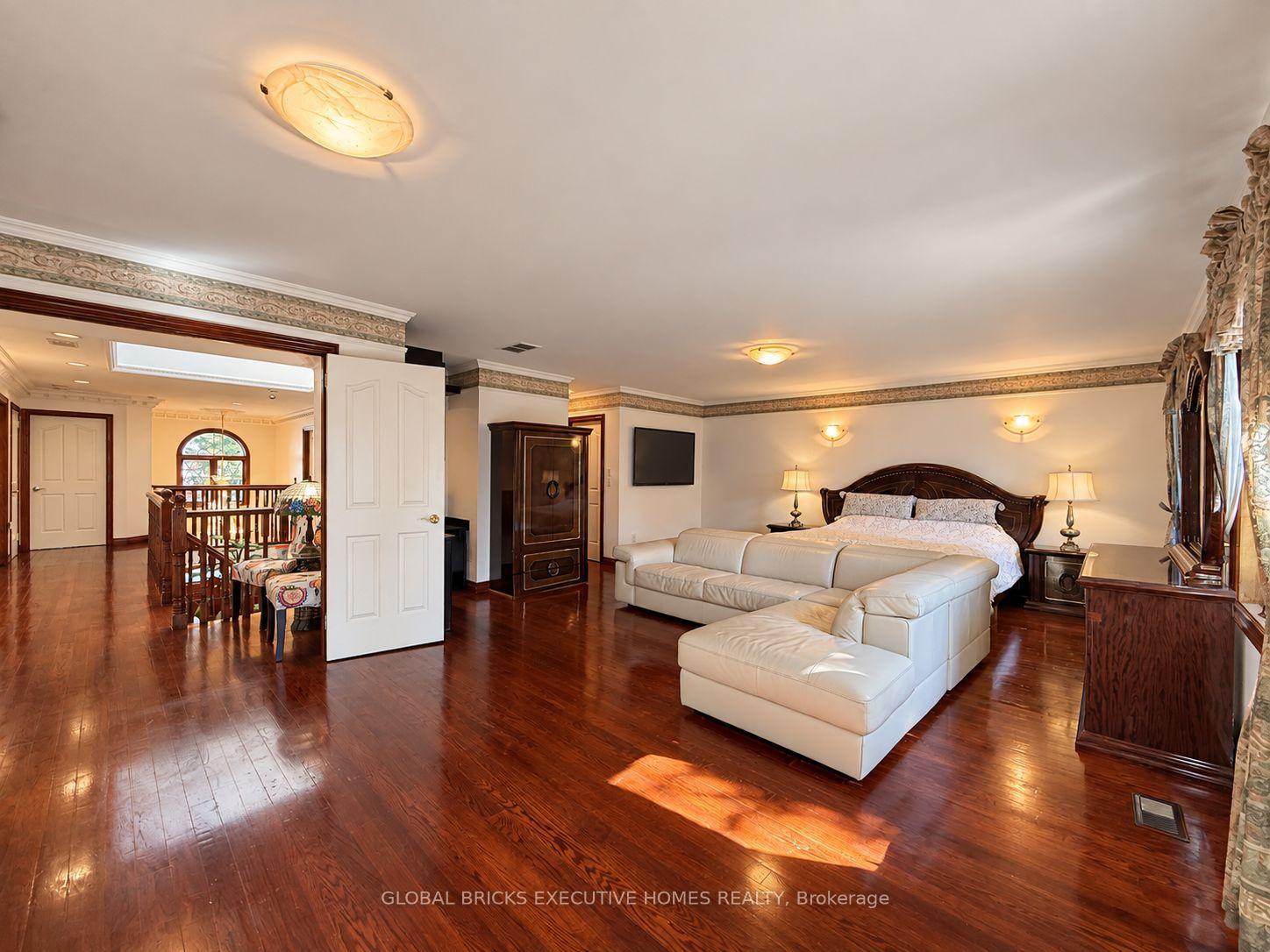 Photo 17 of 375 Princess Avenue, North York, Willowdale East — HOMEH