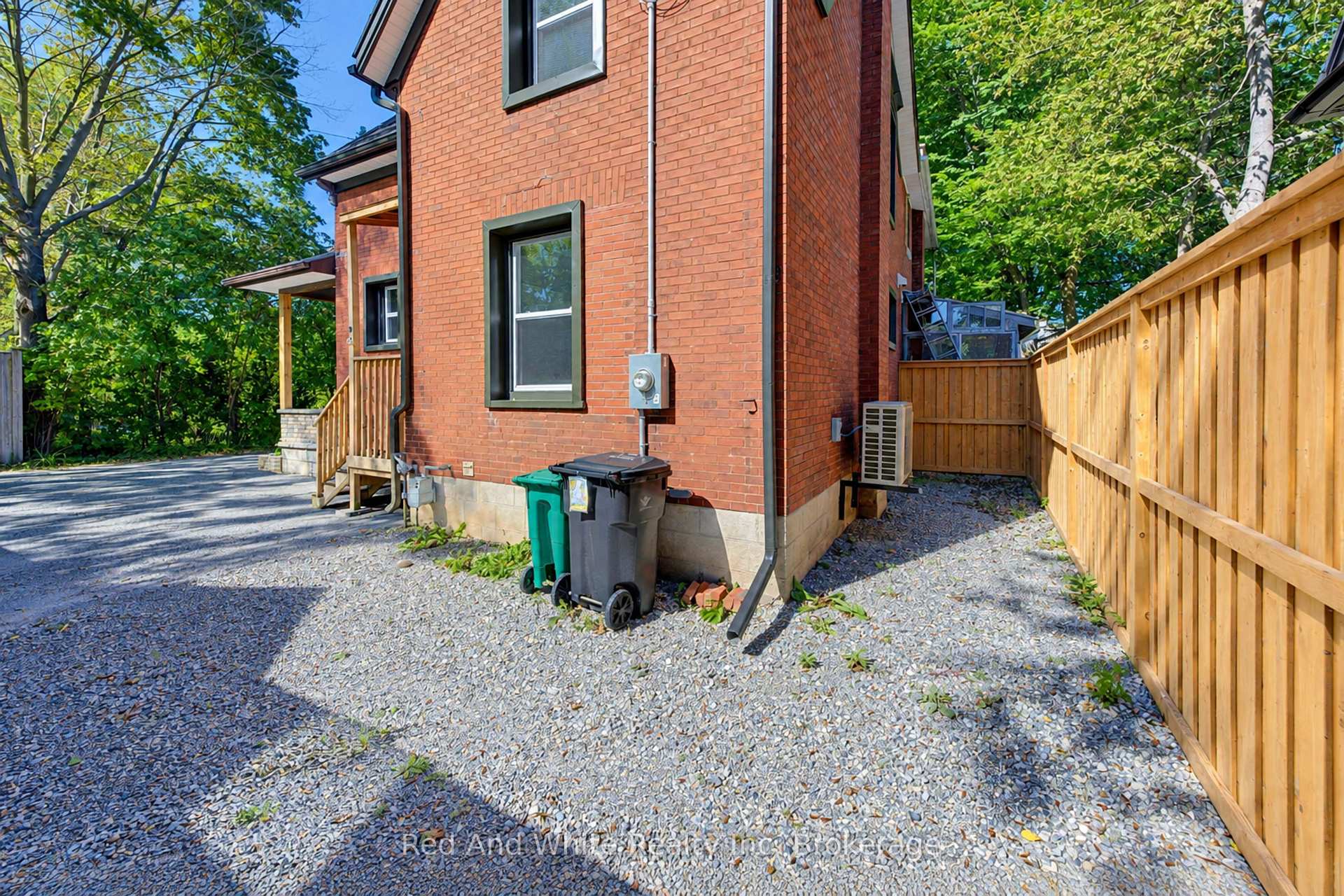 Photo 4 of 18 Miehm Place, Kitchener, Civic Centre — HOMEH