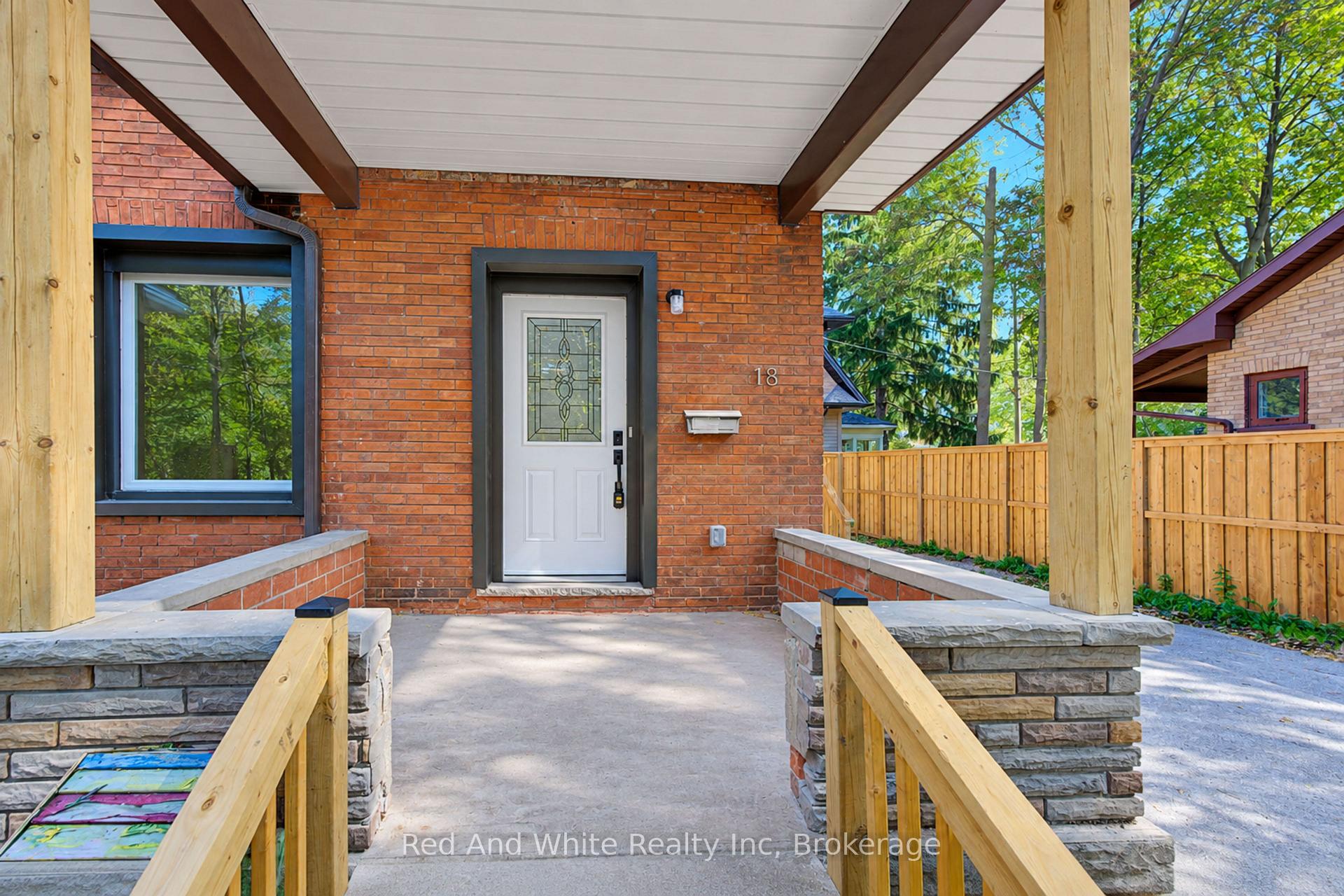 Photo 5 of 18 Miehm Place, Kitchener, Civic Centre — HOMEH