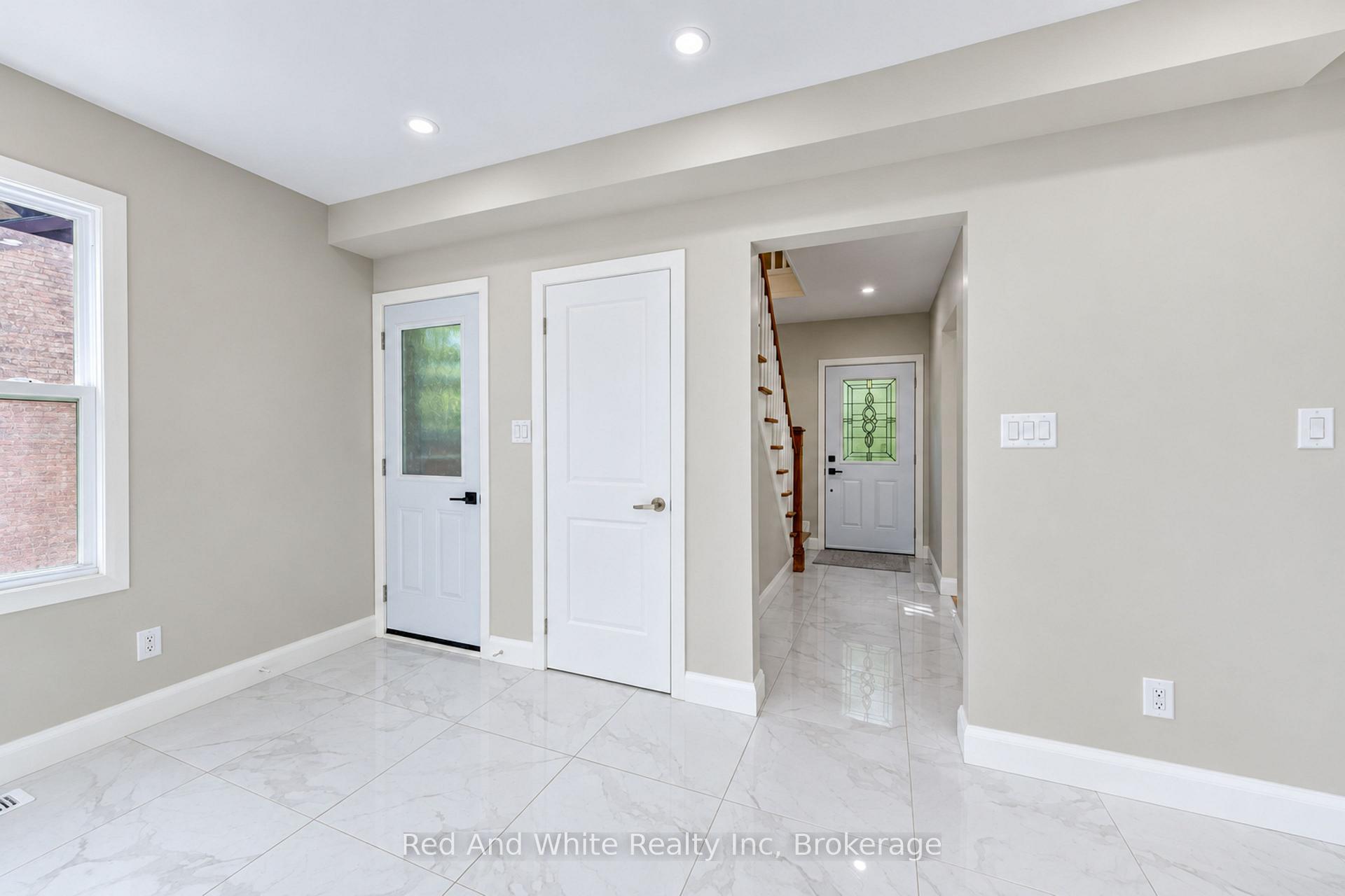 Photo 8 of 18 Miehm Place, Kitchener, Civic Centre — HOMEH