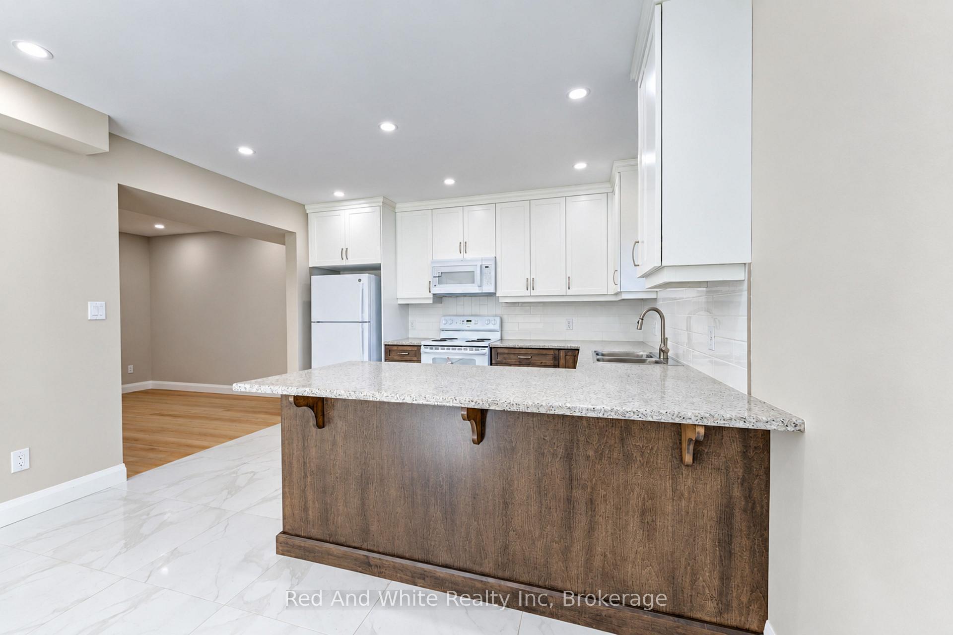 Photo 9 of 18 Miehm Place, Kitchener, Civic Centre — HOMEH