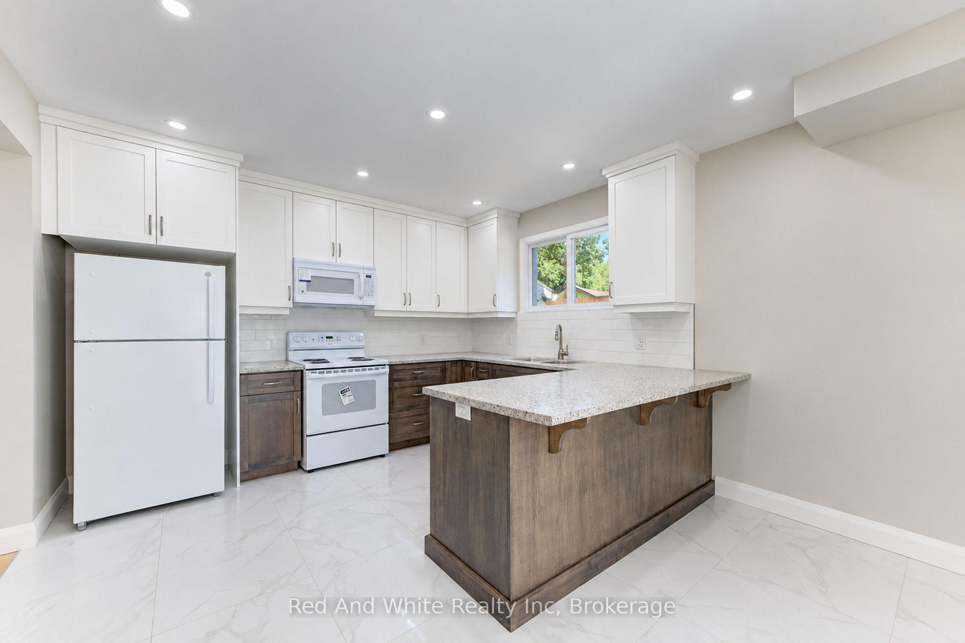 Photo 10 of 18 Miehm Place, Kitchener, Civic Centre — HOMEH