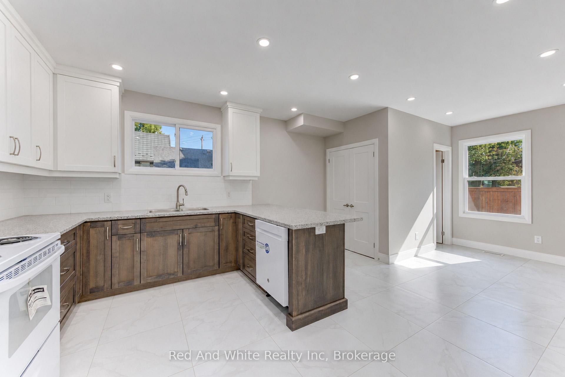 Photo 13 of 18 Miehm Place, Kitchener, Civic Centre — HOMEH