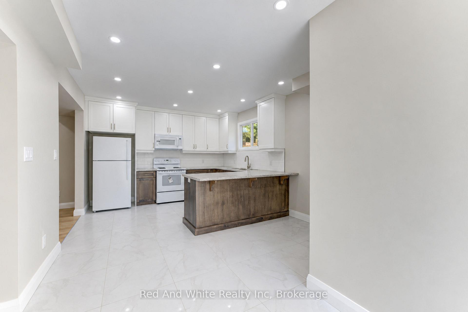 Photo 15 of 18 Miehm Place, Kitchener, Civic Centre — HOMEH