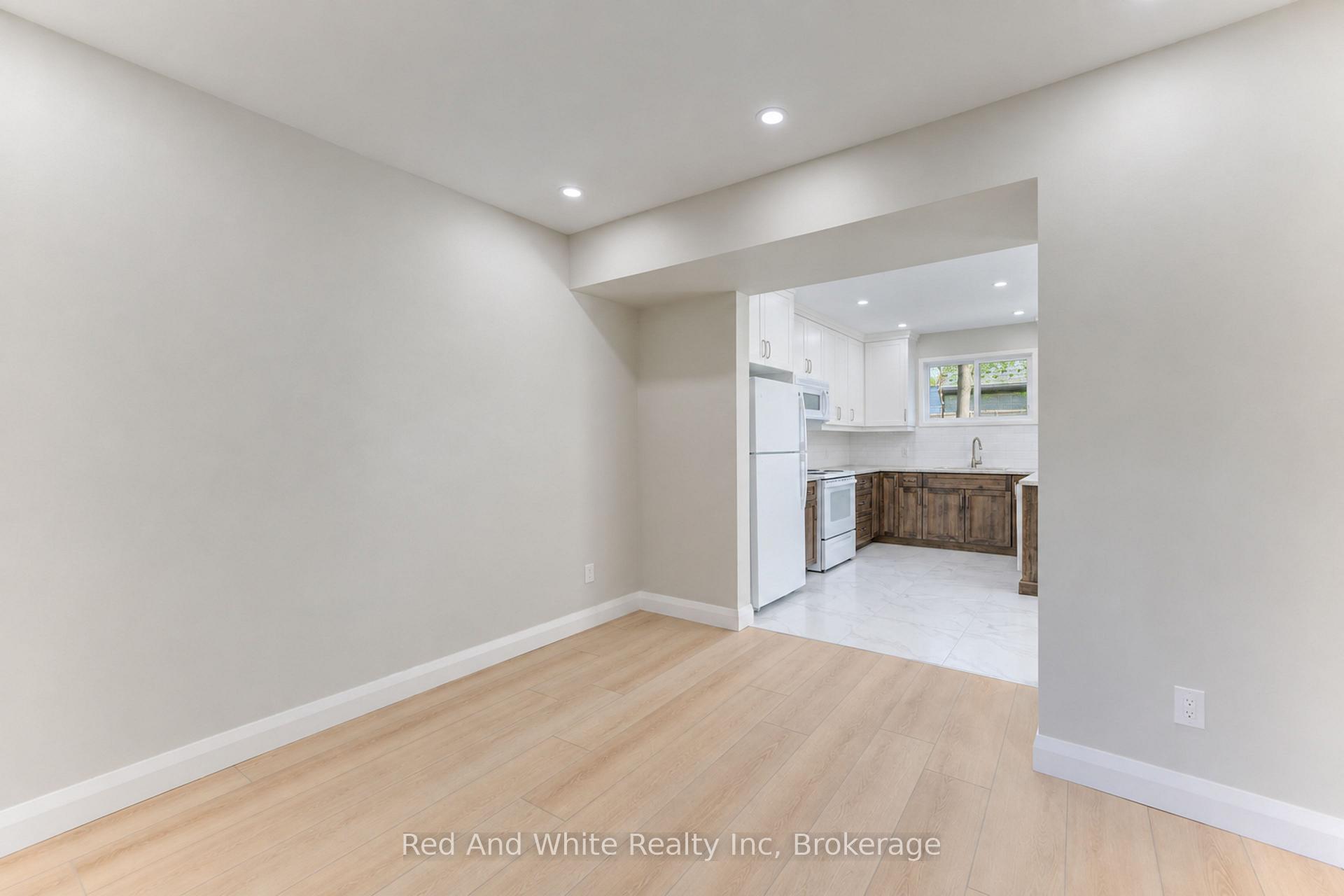 Photo 16 of 18 Miehm Place, Kitchener, Civic Centre — HOMEH