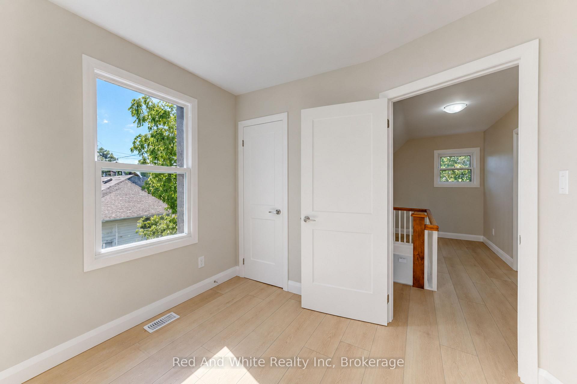 Photo 25 of 18 Miehm Place, Kitchener, Civic Centre — HOMEH