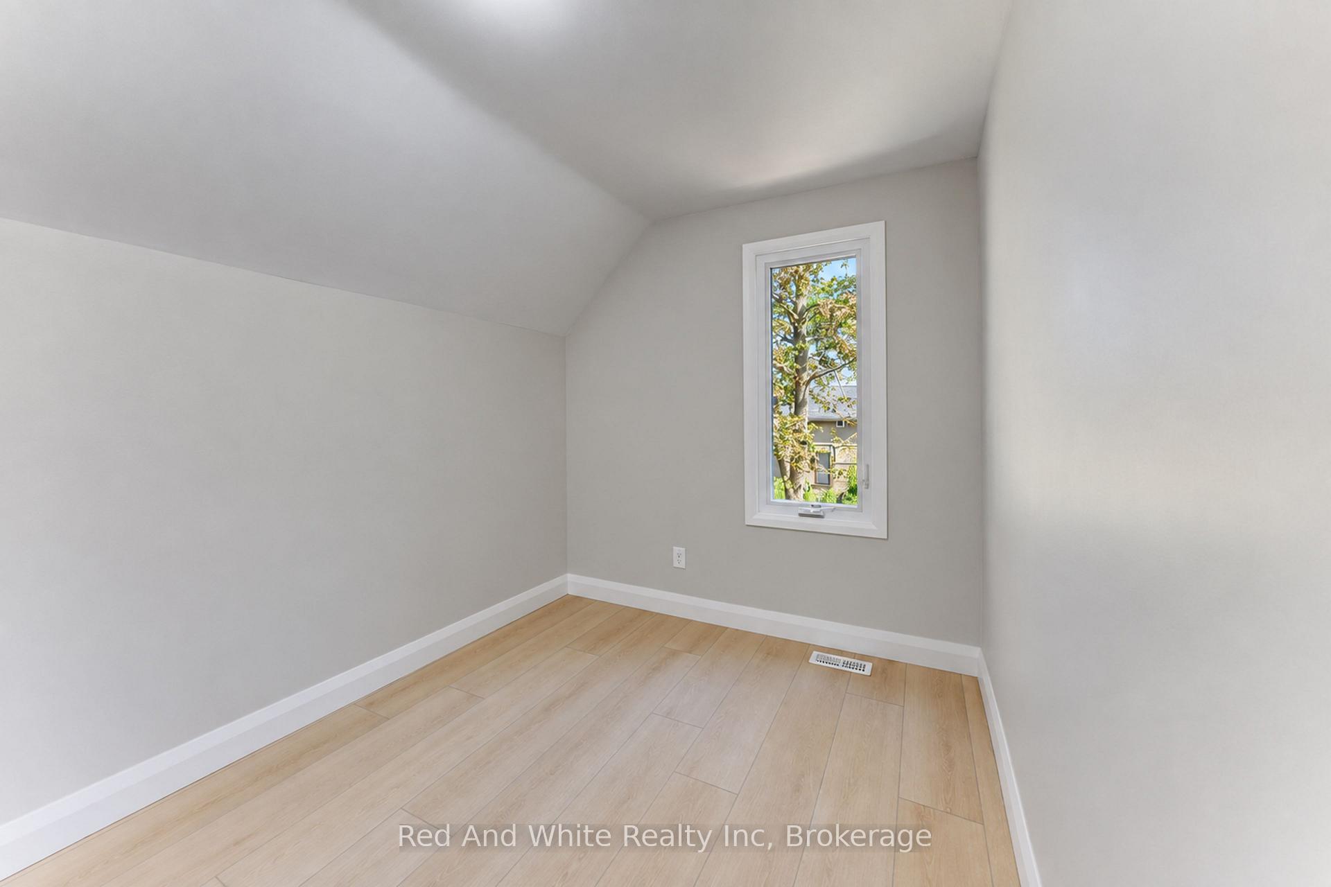 Photo 28 of 18 Miehm Place, Kitchener, Civic Centre — HOMEH