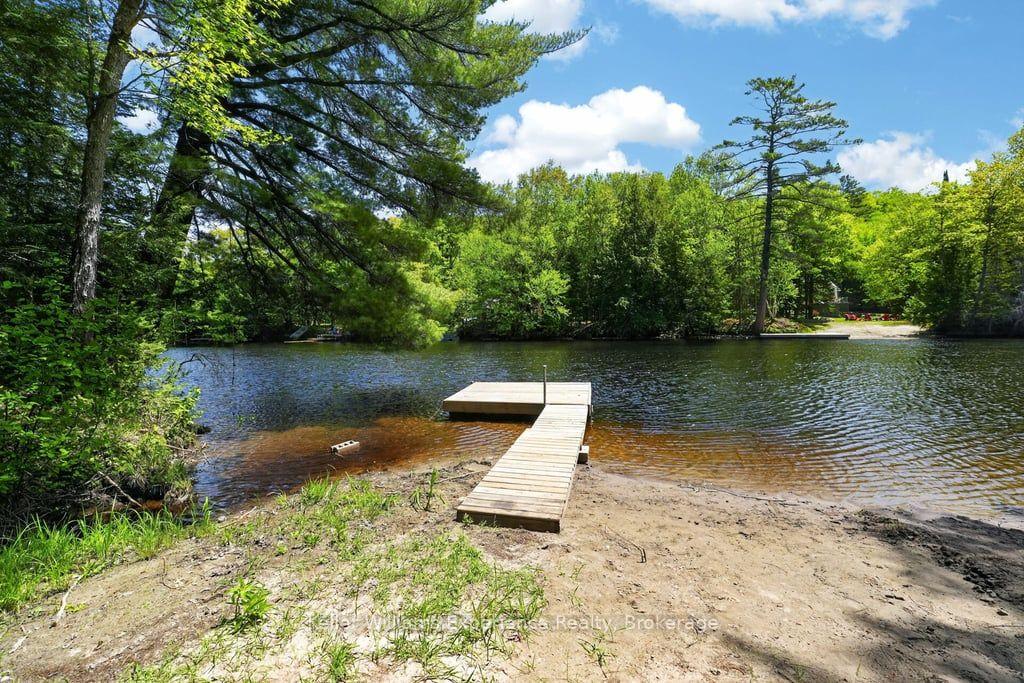 Photo 4 of 1077 Holiday Park Drive, Bracebridge, Macaulay — HOMEH