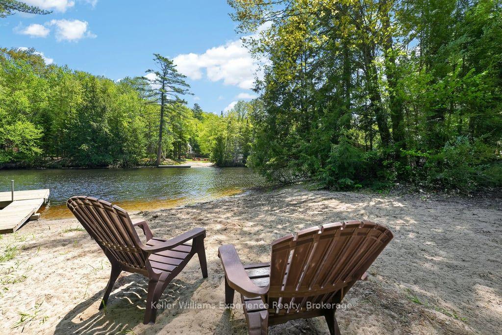 Photo 5 of 1077 Holiday Park Drive, Bracebridge, Macaulay — HOMEH