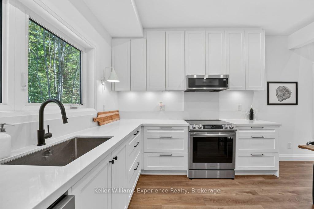 Photo 8 of 1077 Holiday Park Drive, Bracebridge, Macaulay — HOMEH