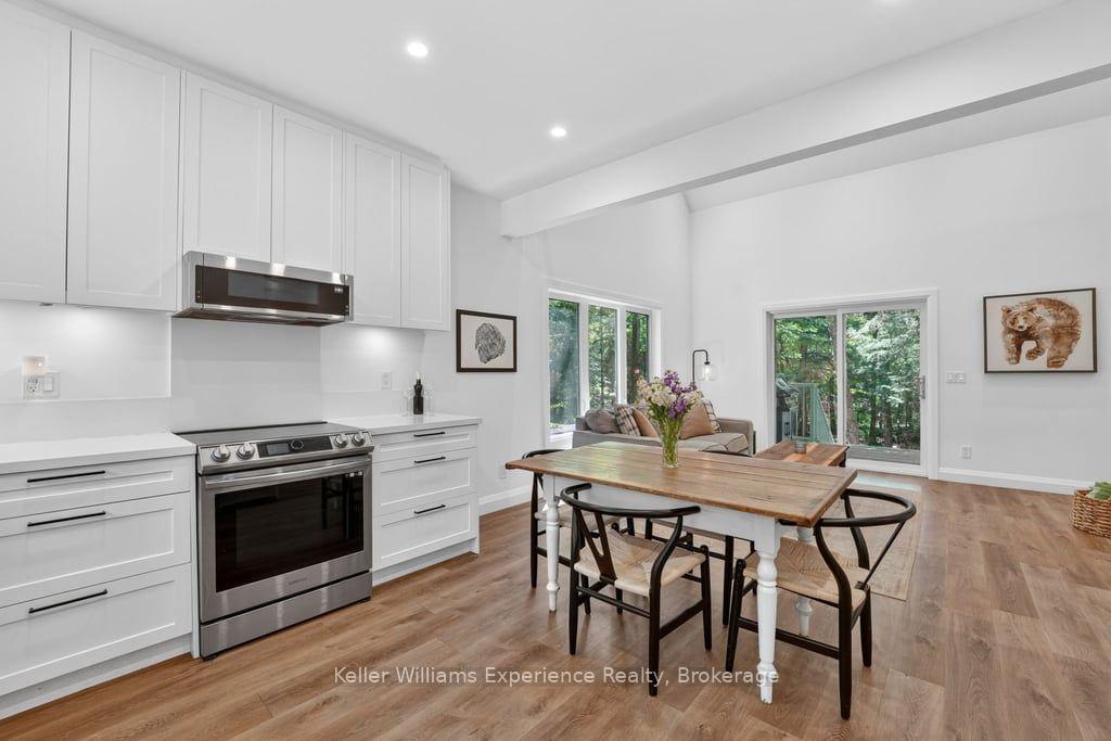 Photo 9 of 1077 Holiday Park Drive, Bracebridge, Macaulay — HOMEH