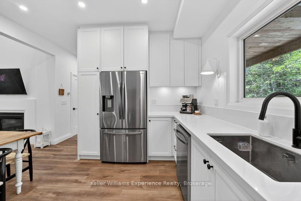 Photo 11 of 1077 Holiday Park Drive, Bracebridge, Macaulay — HOMEH