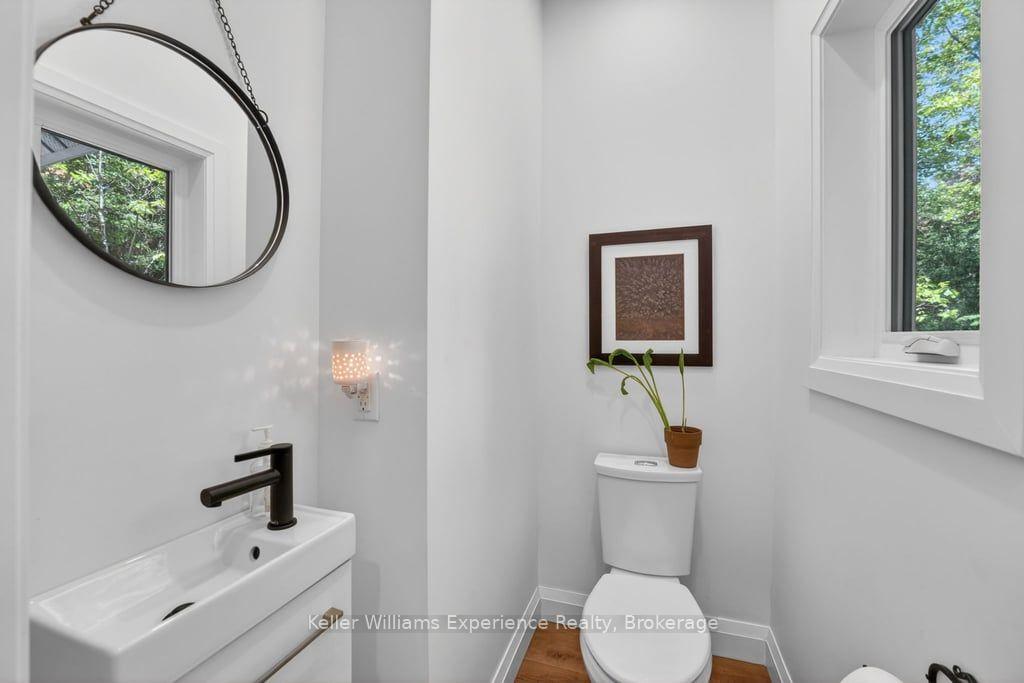 Photo 18 of 1077 Holiday Park Drive, Bracebridge, Macaulay — HOMEH