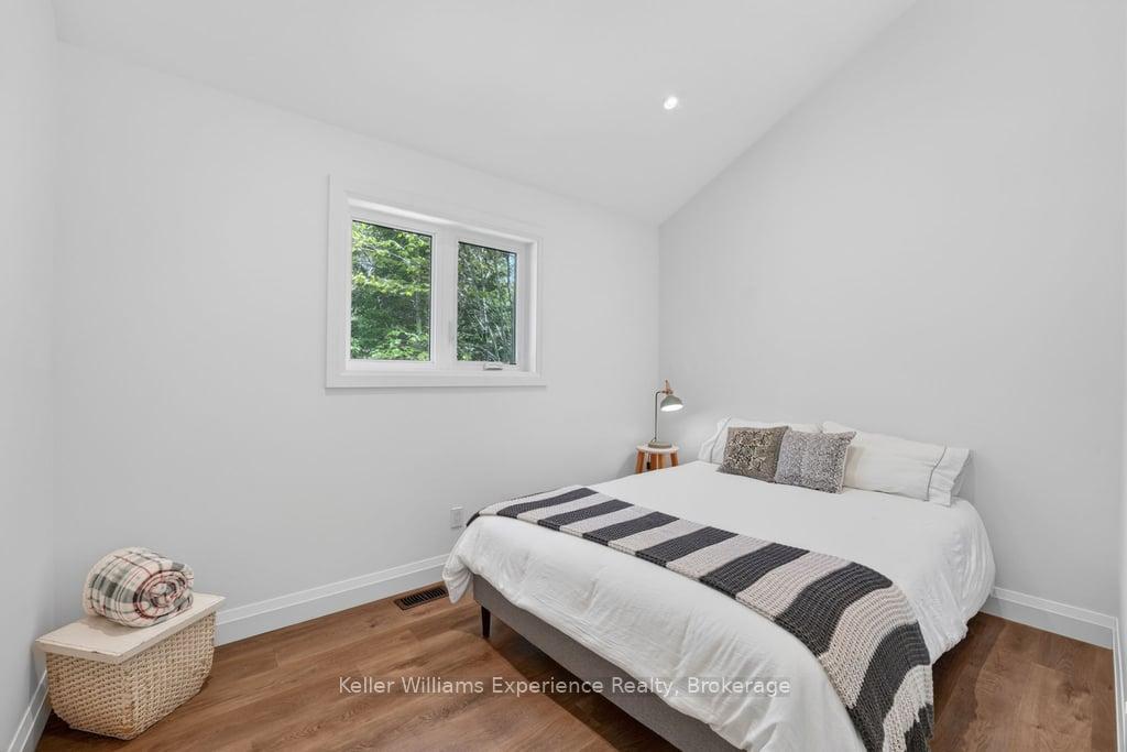 Photo 23 of 1077 Holiday Park Drive, Bracebridge, Macaulay — HOMEH