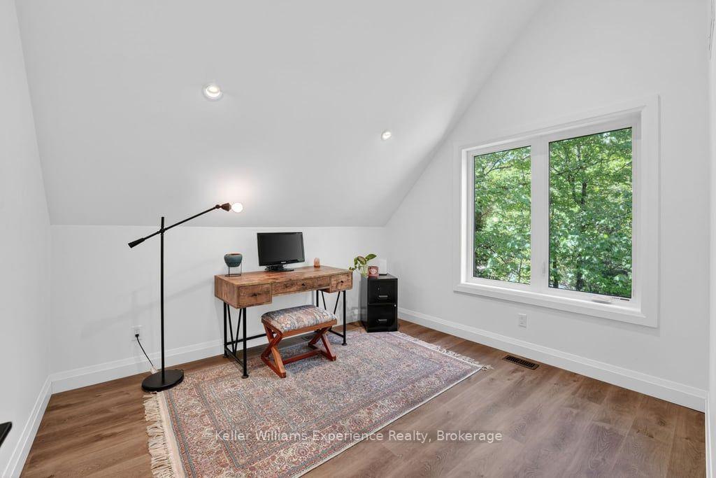 Photo 24 of 1077 Holiday Park Drive, Bracebridge, Macaulay — HOMEH
