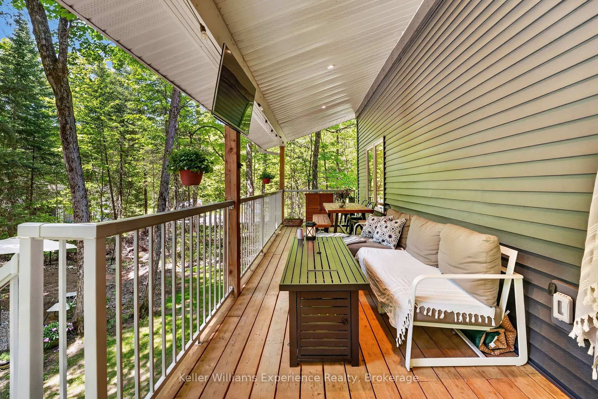 Photo 30 of 1077 Holiday Park Drive, Bracebridge, Macaulay — HOMEH
