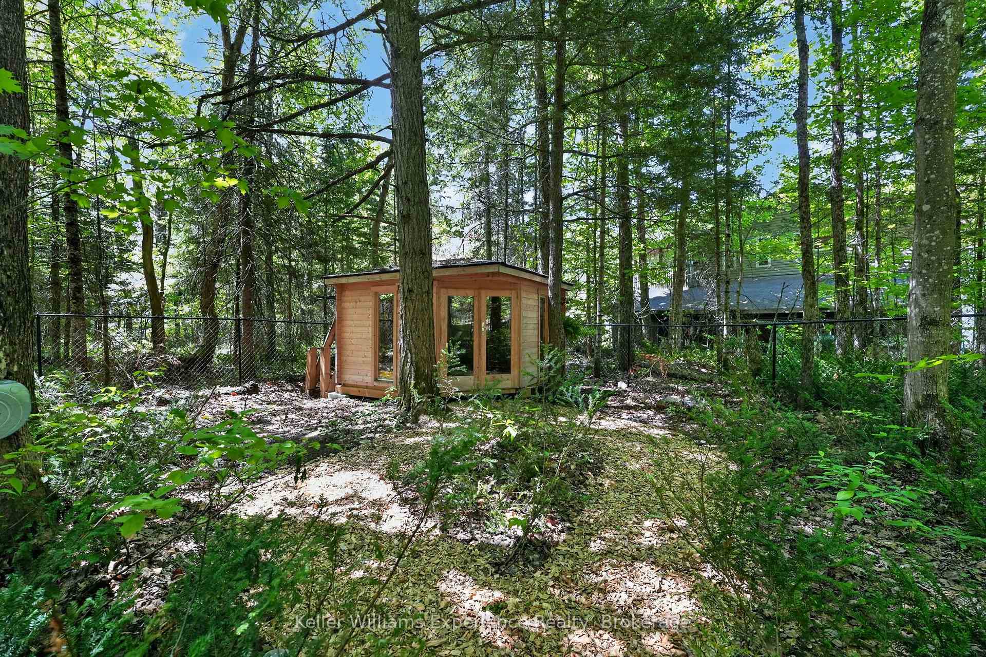 Photo 32 of 1077 Holiday Park Drive, Bracebridge, Macaulay — HOMEH