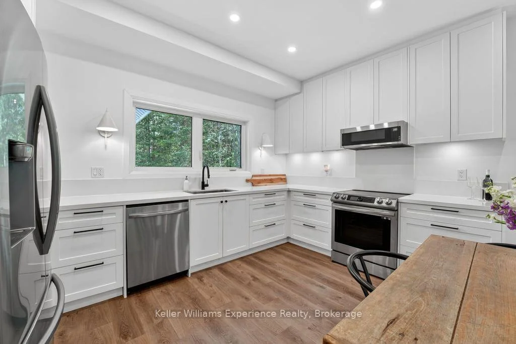 Photo 10 of 1077 Holiday Park Drive, Bracebridge, Macaulay — HOMEH