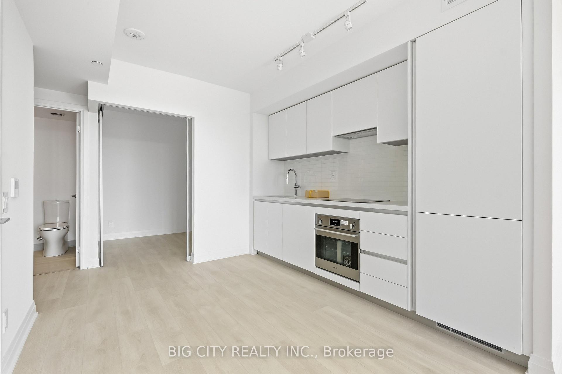Photo 3 of Unit 1801, 25 Frederick Todd Way, Toronto, Thorncliffe Park — HOMEH