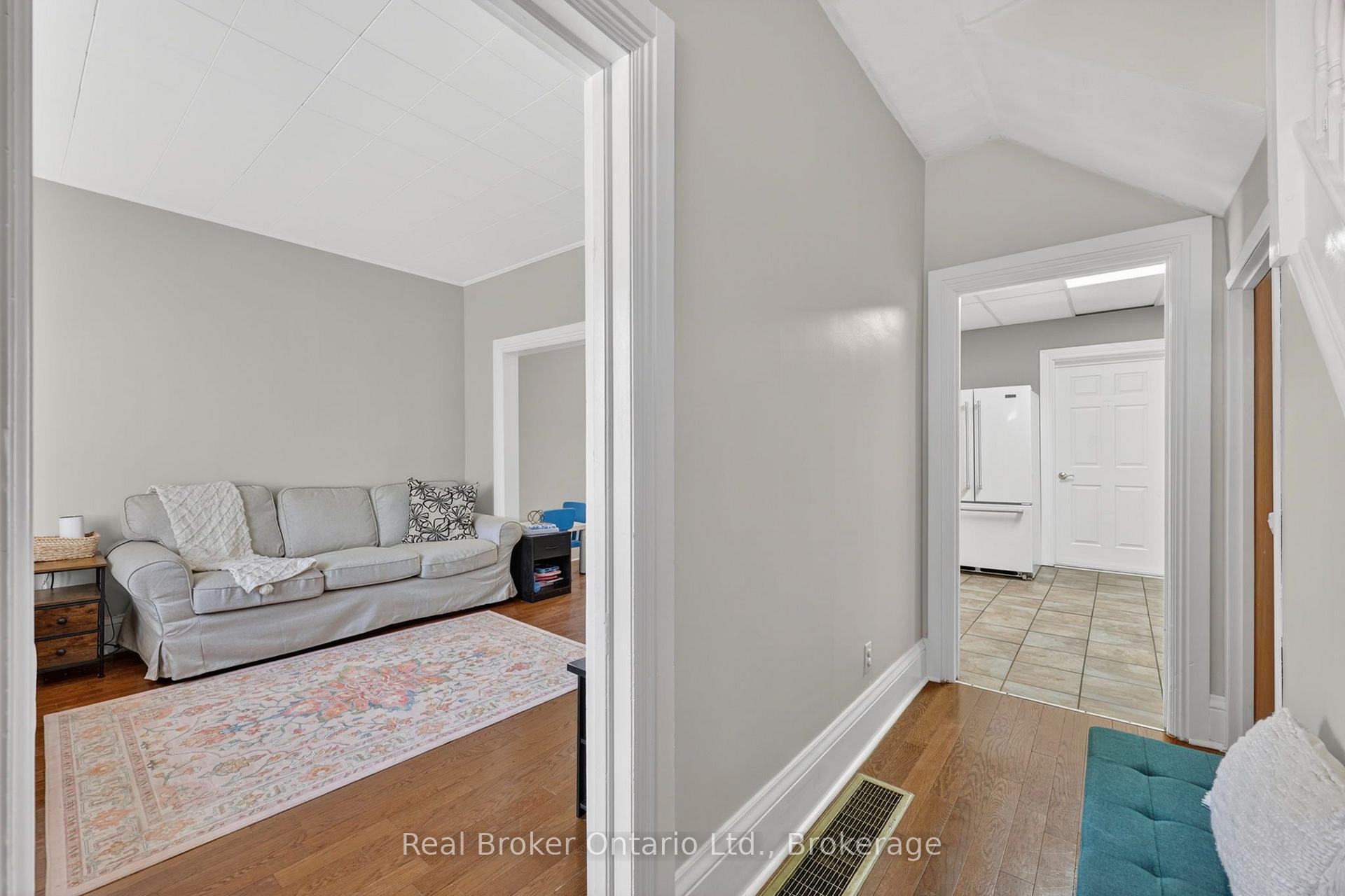 Photo 4 of 438 Russell Street, Midland — HOMEH