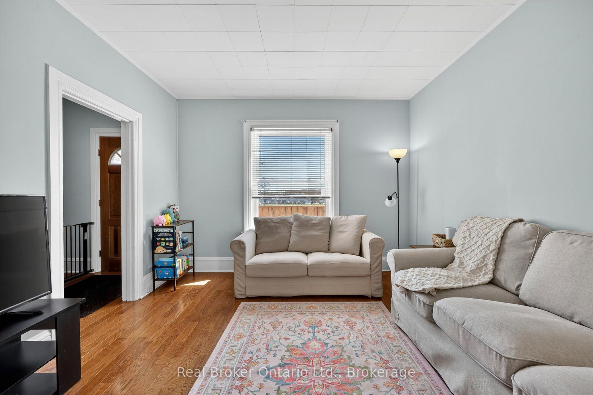 Photo 6 of 438 Russell Street, Midland — HOMEH