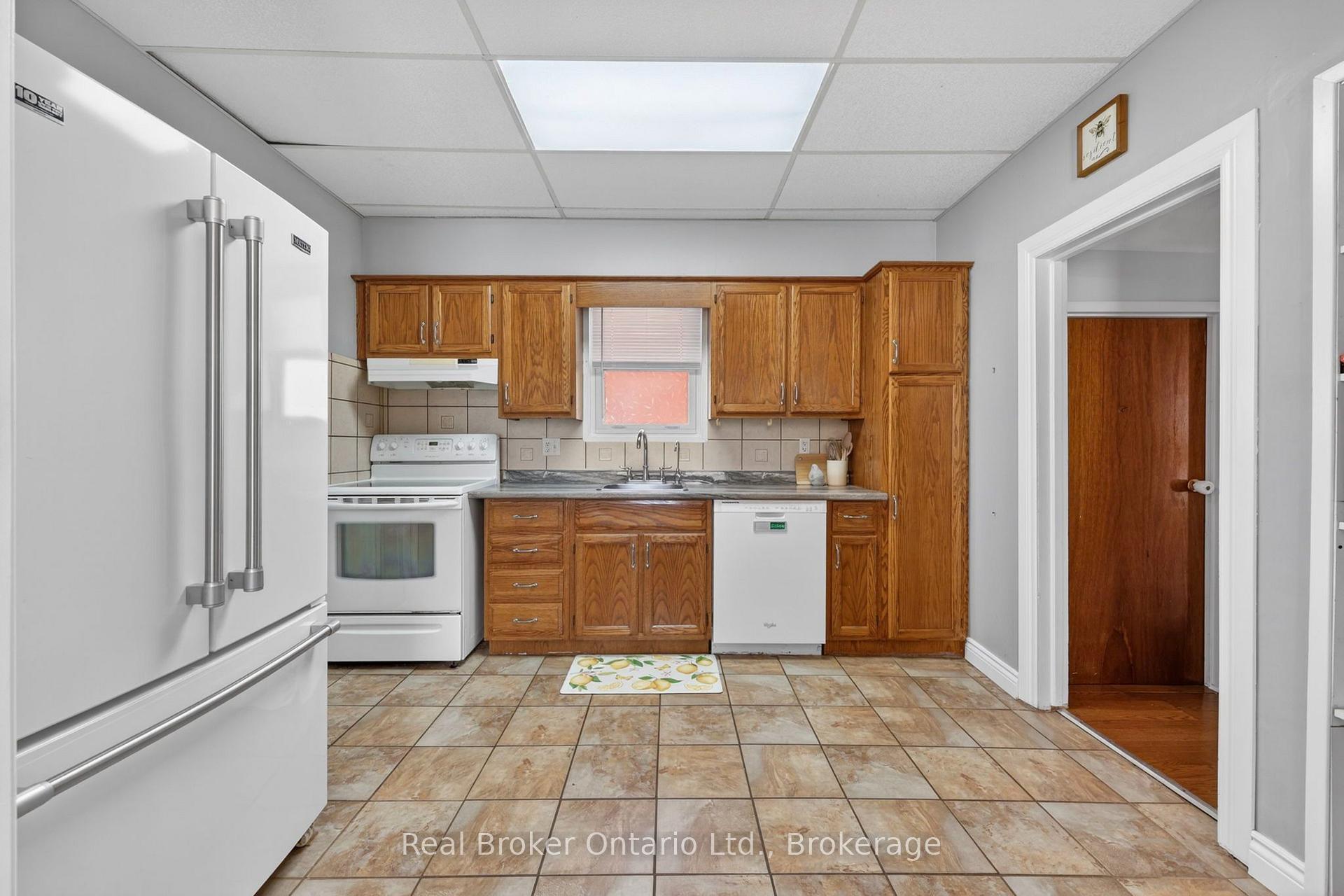 Photo 11 of 438 Russell Street, Midland — HOMEH