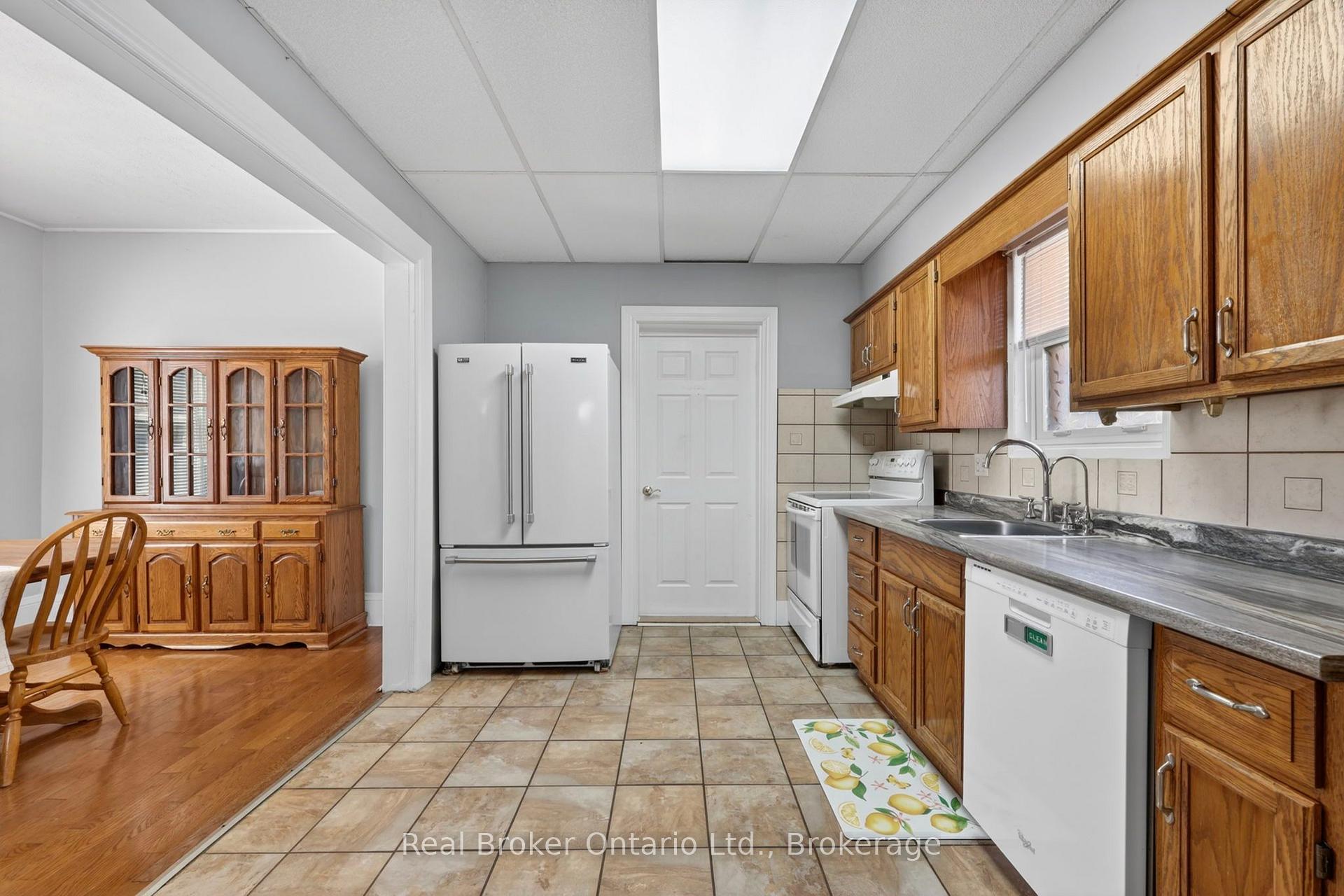 Photo 12 of 438 Russell Street, Midland — HOMEH