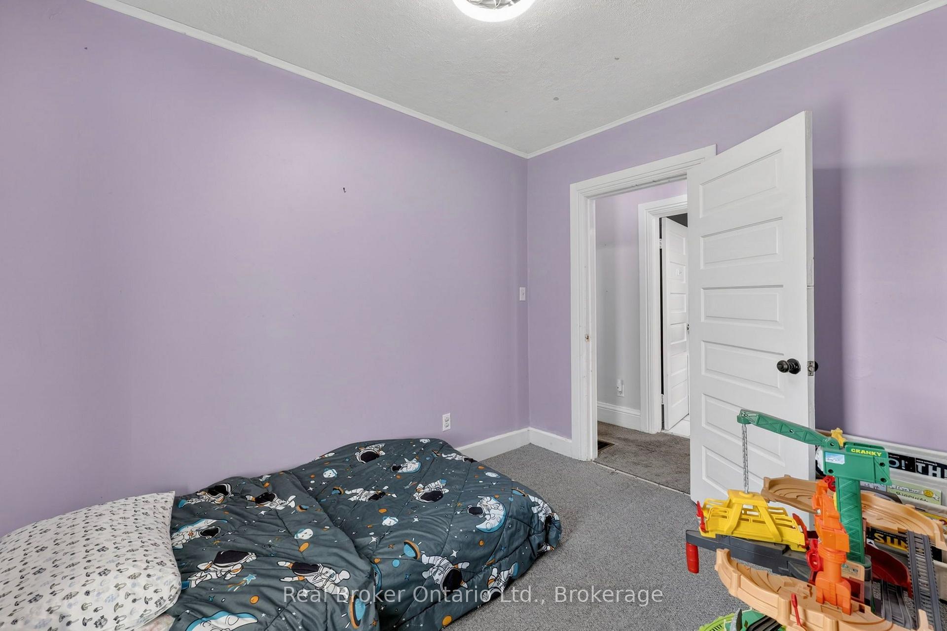 Photo 16 of 438 Russell Street, Midland — HOMEH