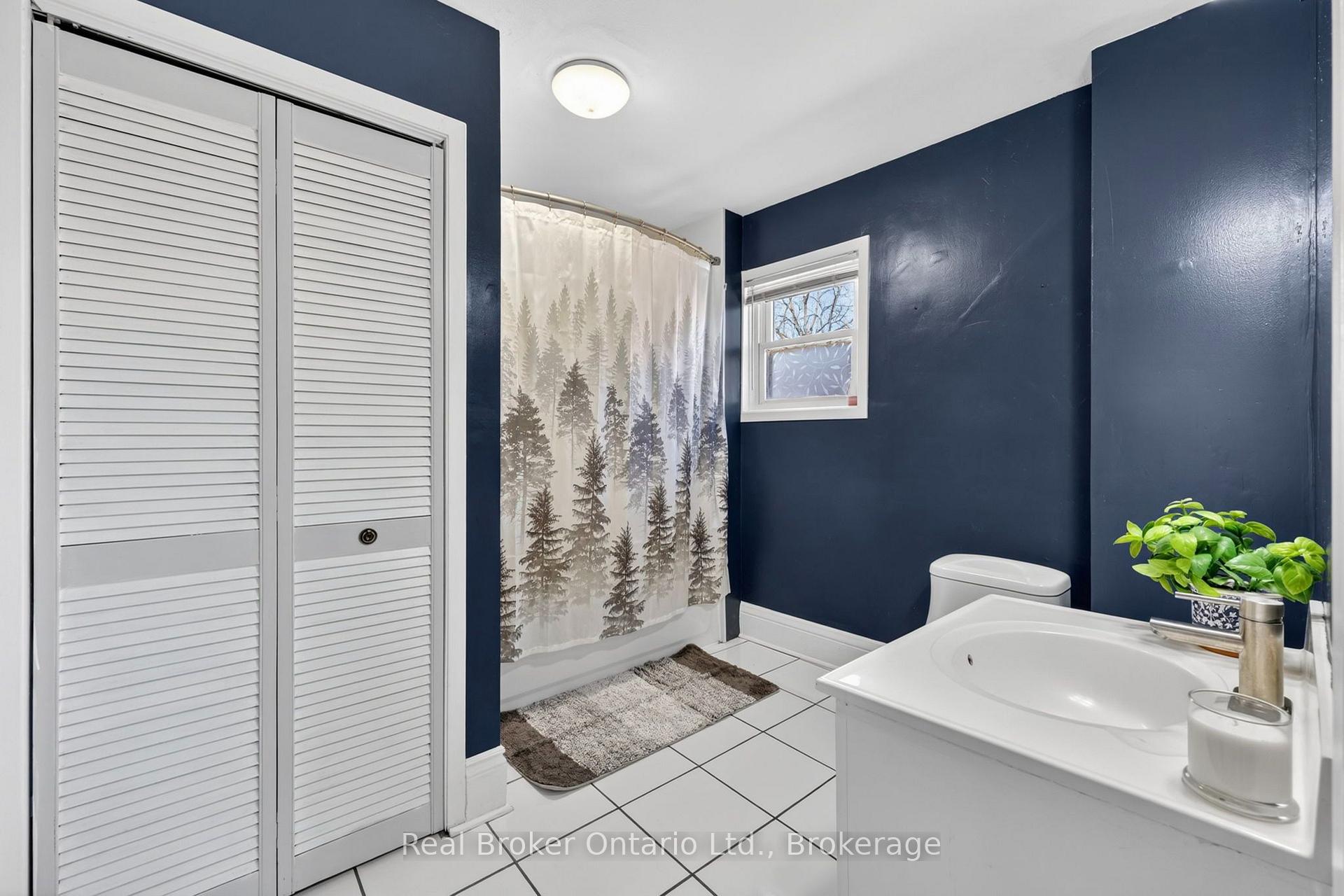 Photo 18 of 438 Russell Street, Midland — HOMEH