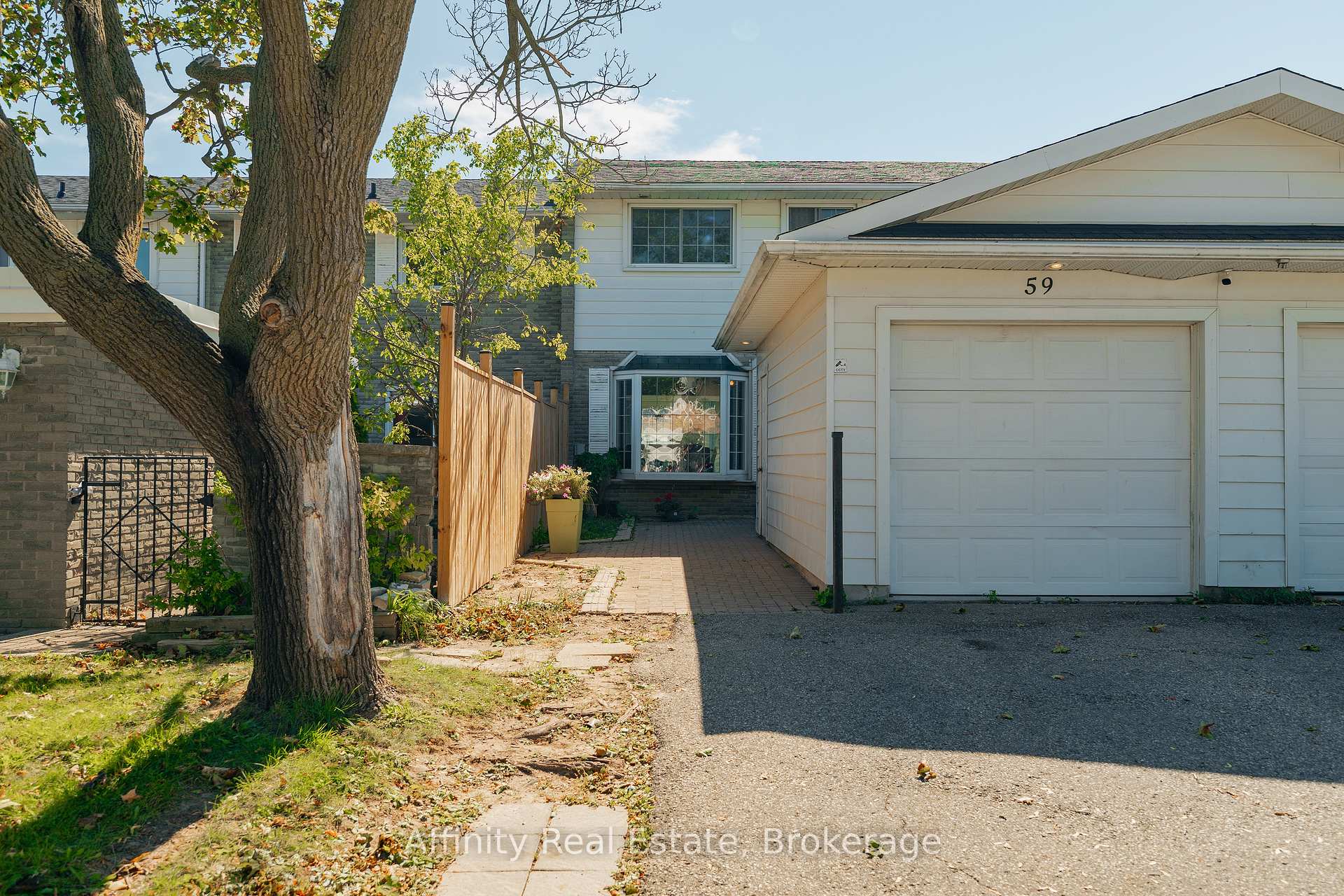 Photo 2 of 59 Ralgreen Crescent, Kitchener, Victoria Hills — HOMEH