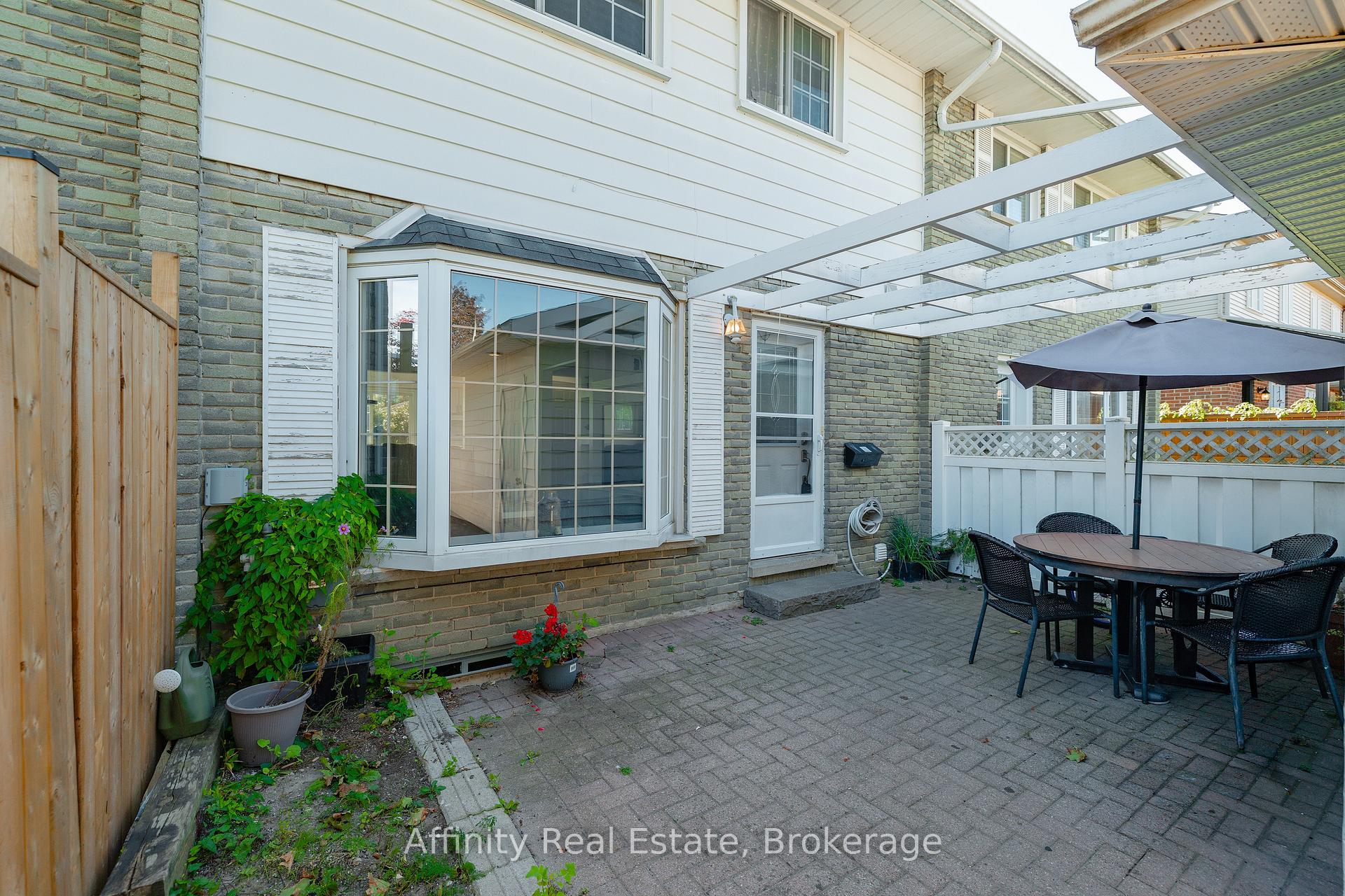 Photo 3 of 59 Ralgreen Crescent, Kitchener, Victoria Hills — HOMEH