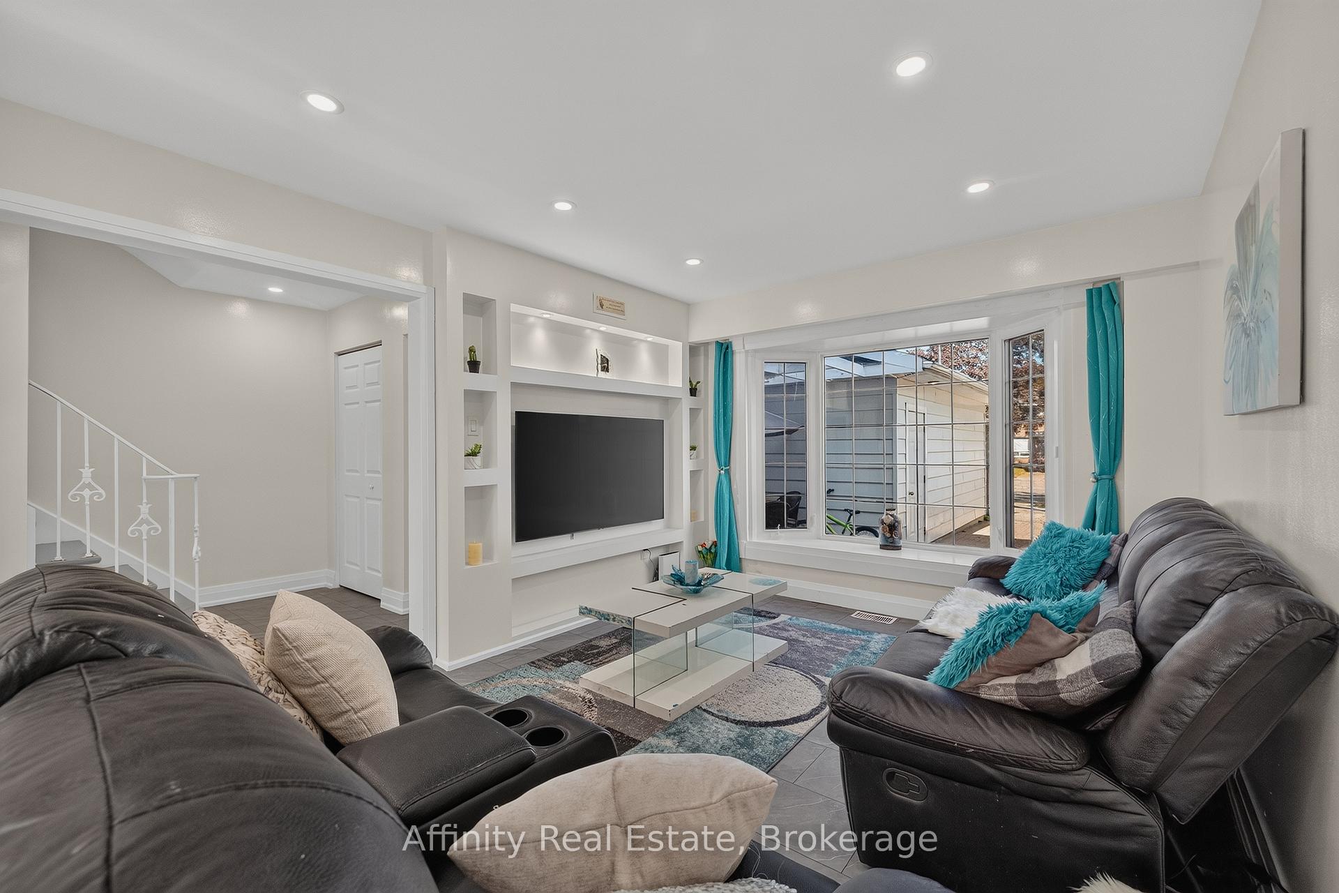 Photo 5 of 59 Ralgreen Crescent, Kitchener, Victoria Hills — HOMEH