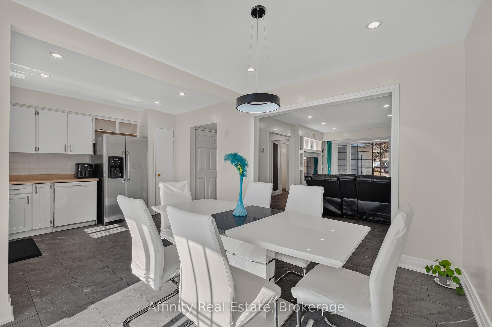 Photo 7 of 59 Ralgreen Crescent, Kitchener, Victoria Hills — HOMEH