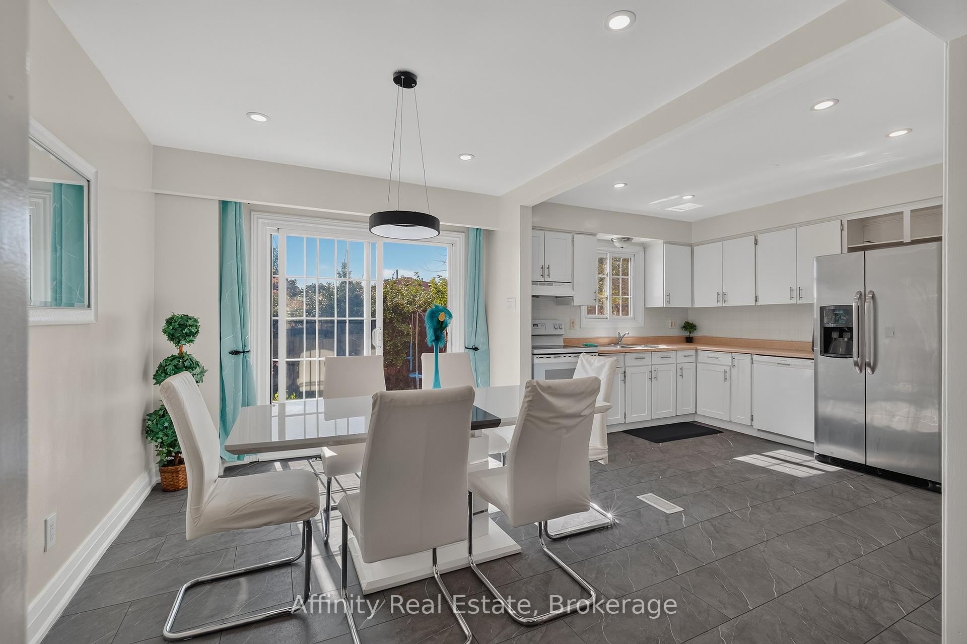 Photo 10 of 59 Ralgreen Crescent, Kitchener, Victoria Hills — HOMEH