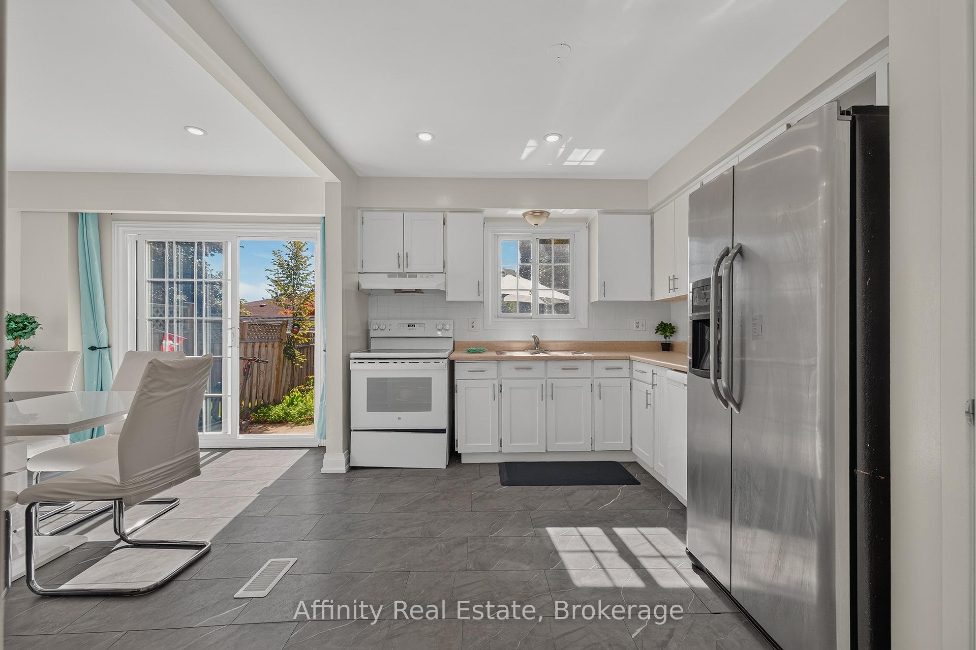 Photo 11 of 59 Ralgreen Crescent, Kitchener, Victoria Hills — HOMEH