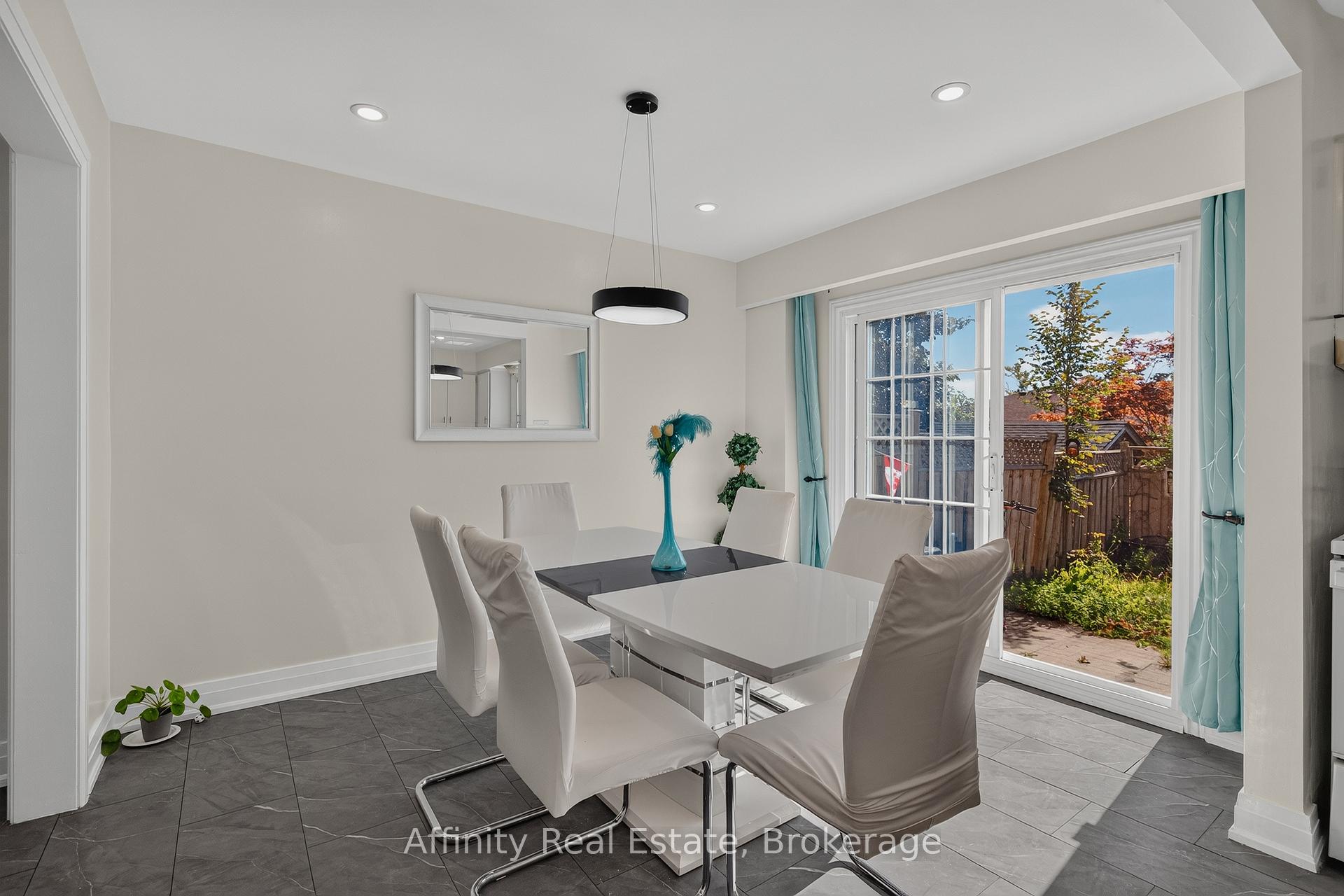 Photo 12 of 59 Ralgreen Crescent, Kitchener, Victoria Hills — HOMEH