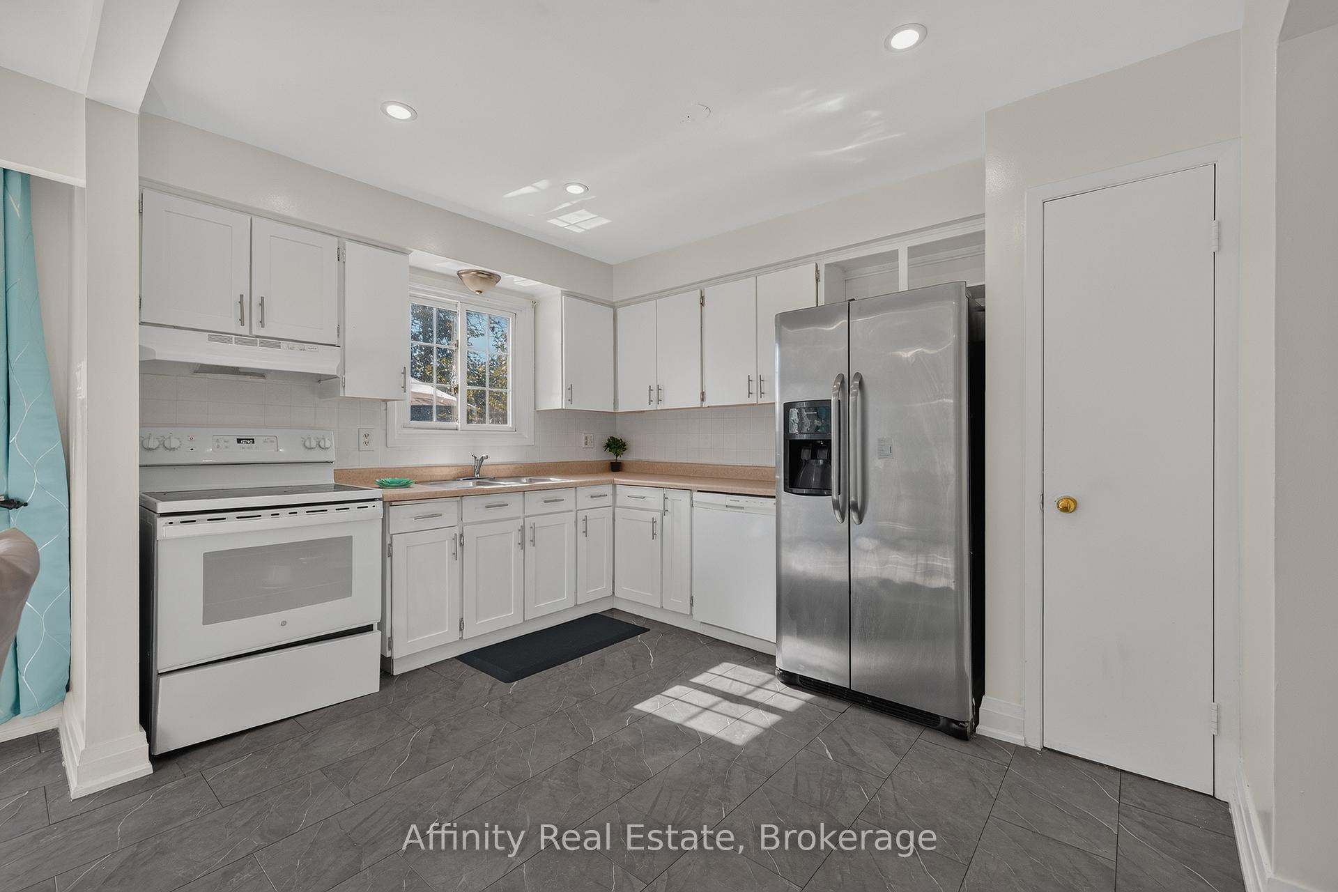 Photo 14 of 59 Ralgreen Crescent, Kitchener, Victoria Hills — HOMEH