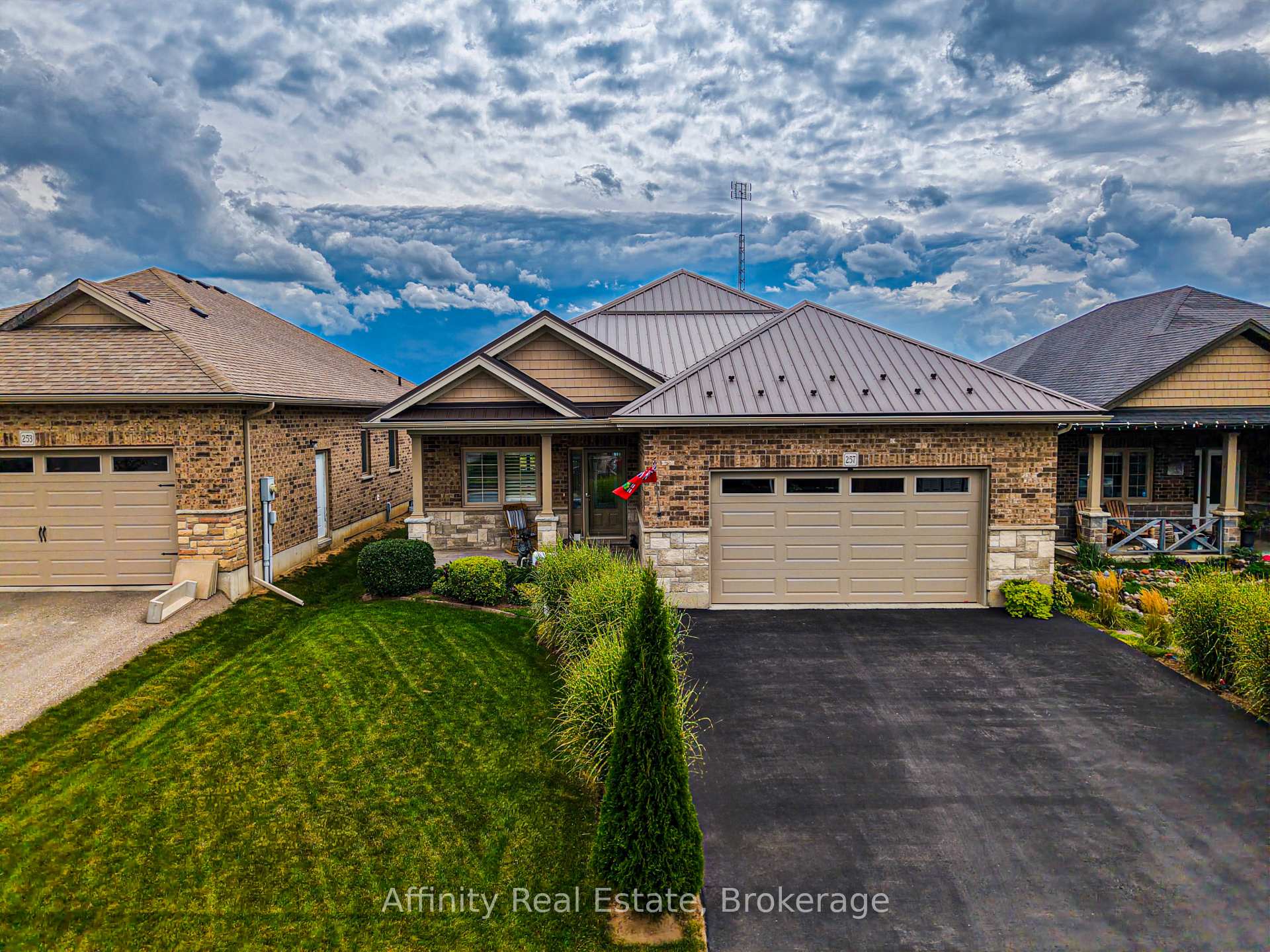Photo 2 of 257 Donly Drive S, Norfolk, Simcoe — HOMEH