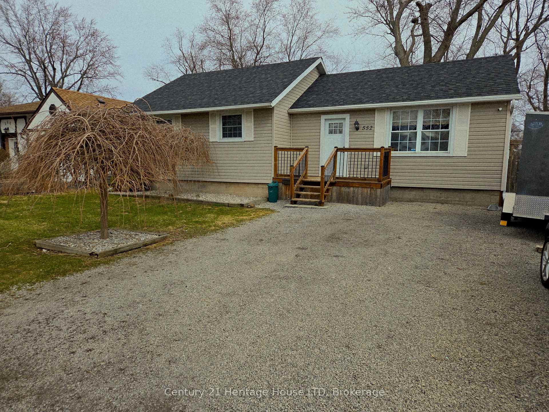 Photo of 552 Lakeview Road