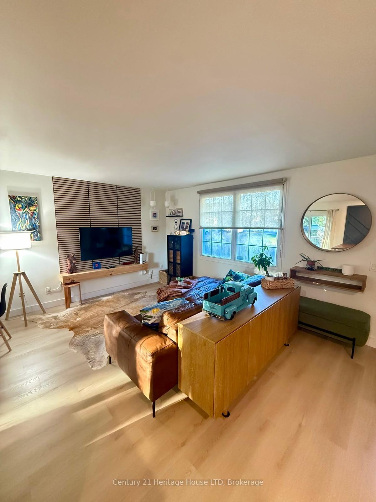 Photo 4 of 552 Lakeview Road, Fort Erie, Crescent Park — HOMEH