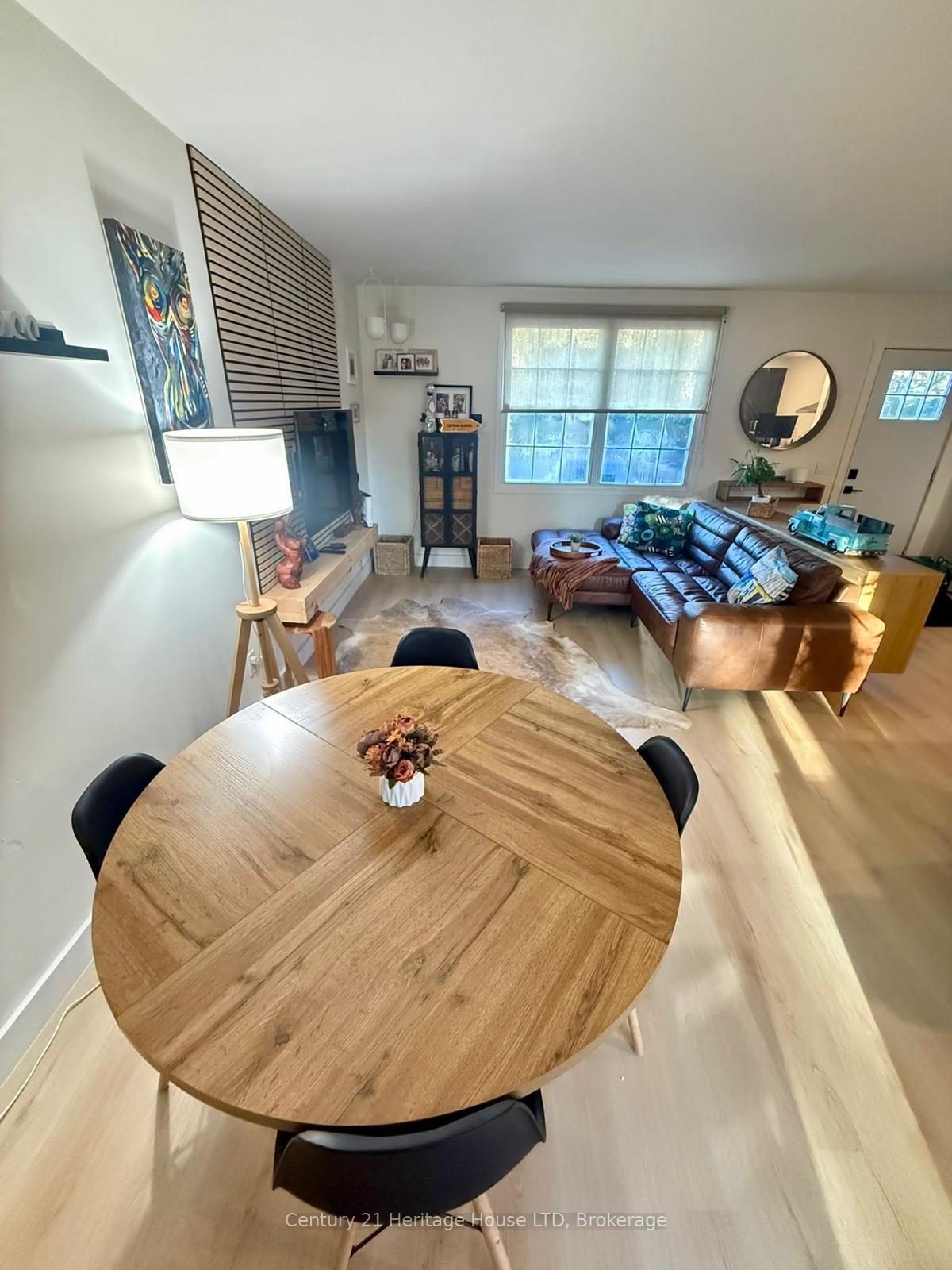 Photo 6 of 552 Lakeview Road, Fort Erie, Crescent Park — HOMEH