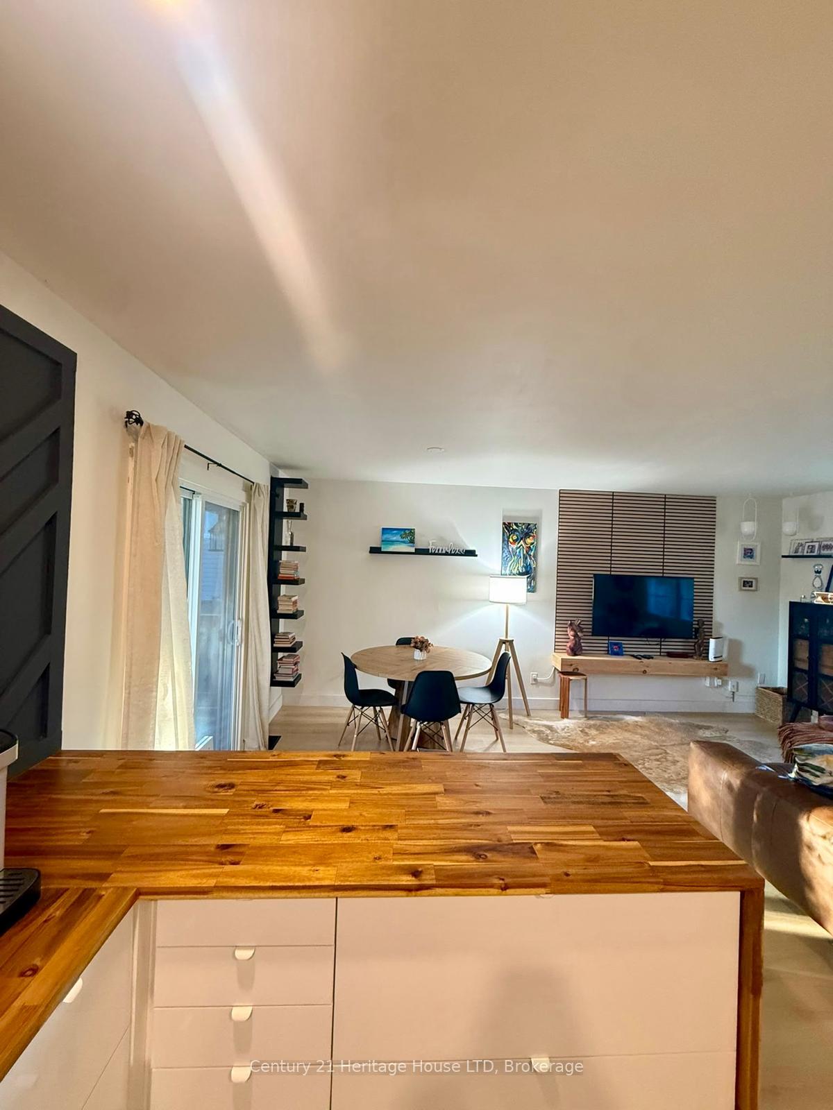 Photo 8 of 552 Lakeview Road, Fort Erie, Crescent Park — HOMEH